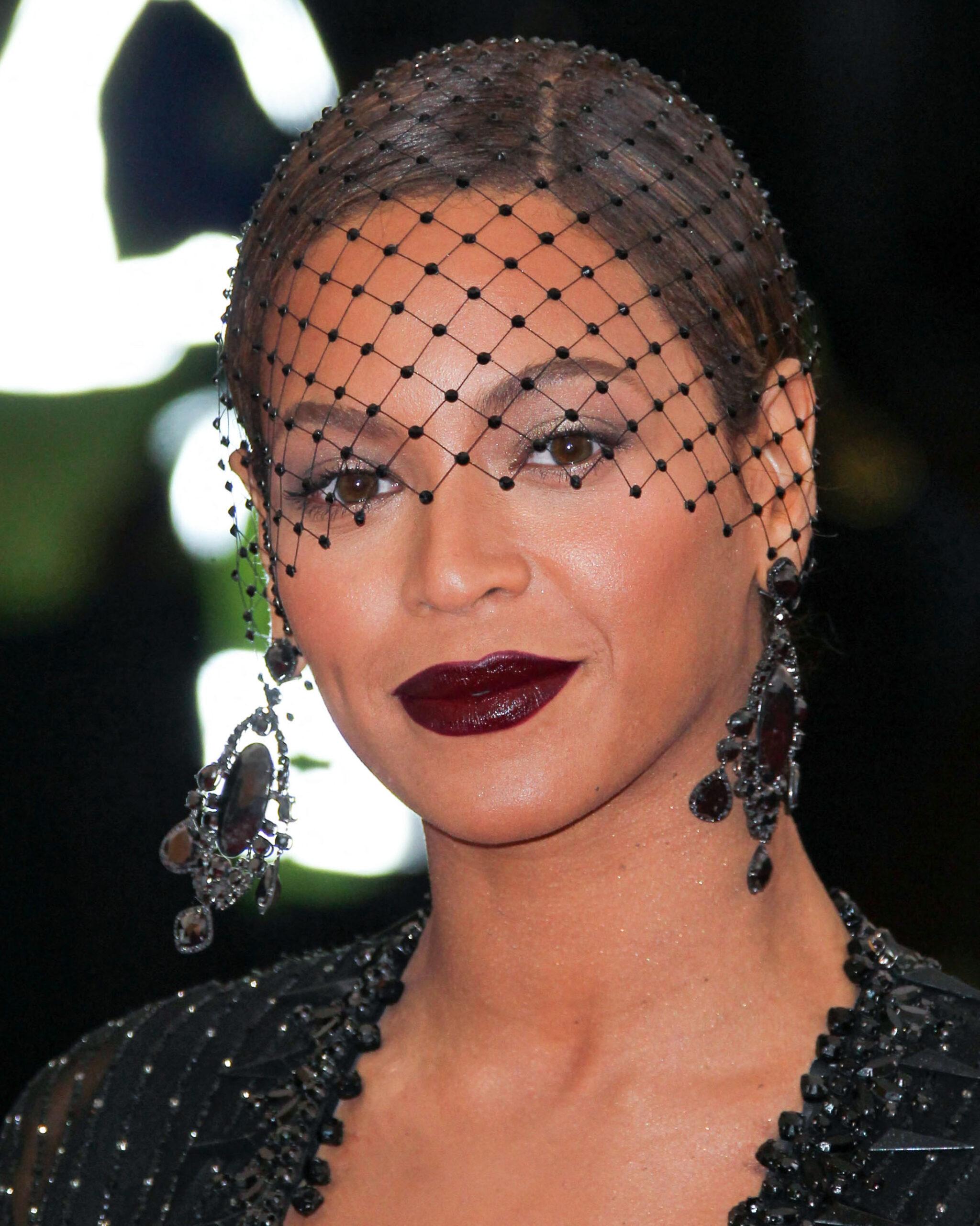 Beyonce wears a dark lipstick