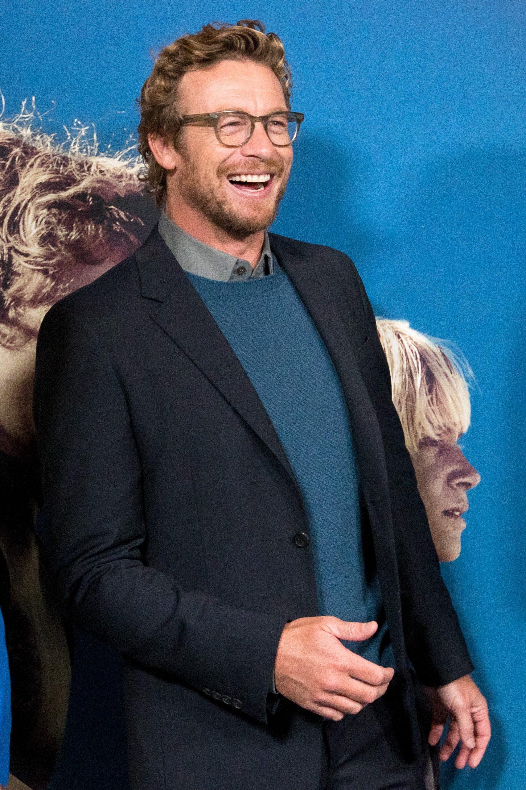 Simon Baker caminha no tapete vermelho para o filme Breath em Sydney