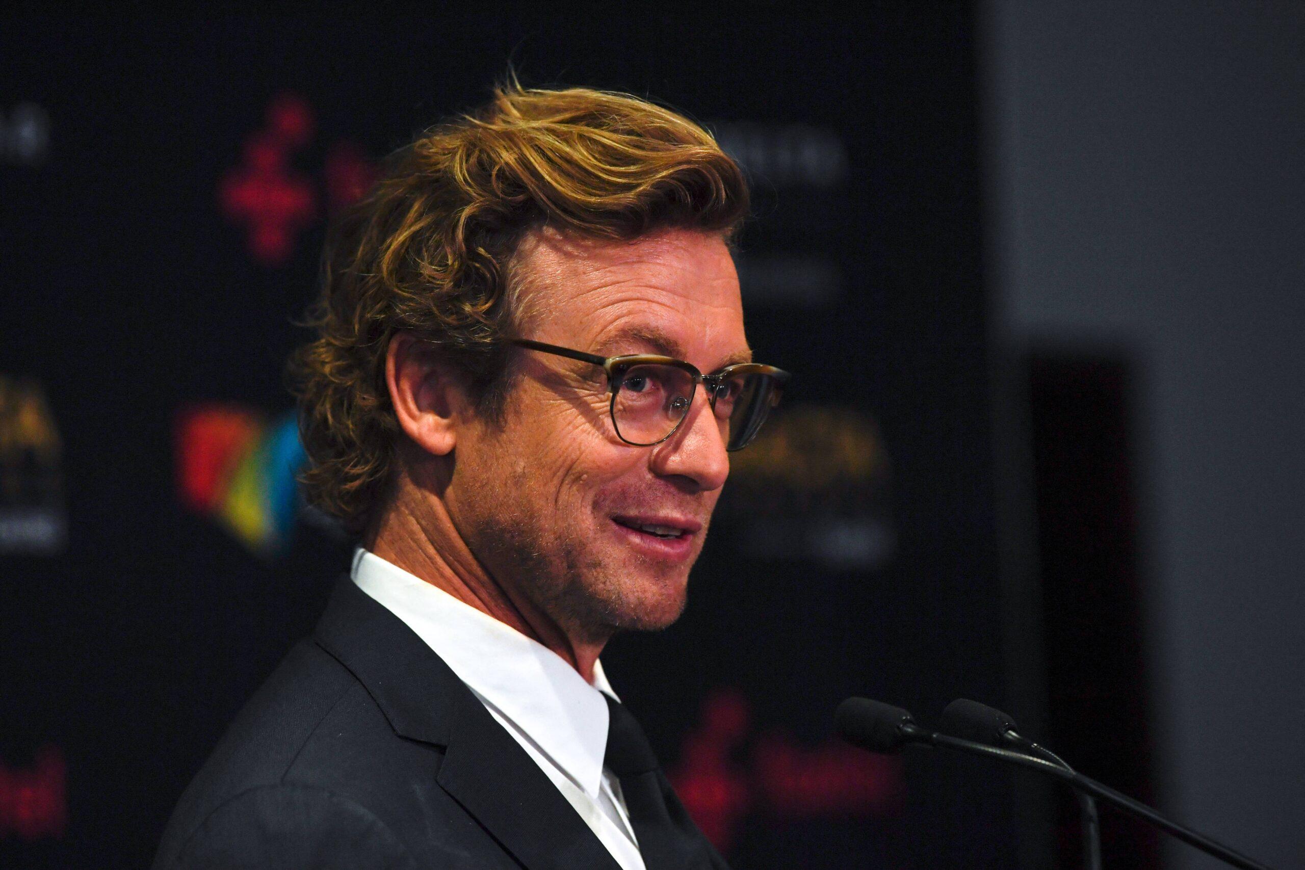 Simon Baker fala à mídia após sua vitória no Prêmio AACTA em Sydney, Austrália