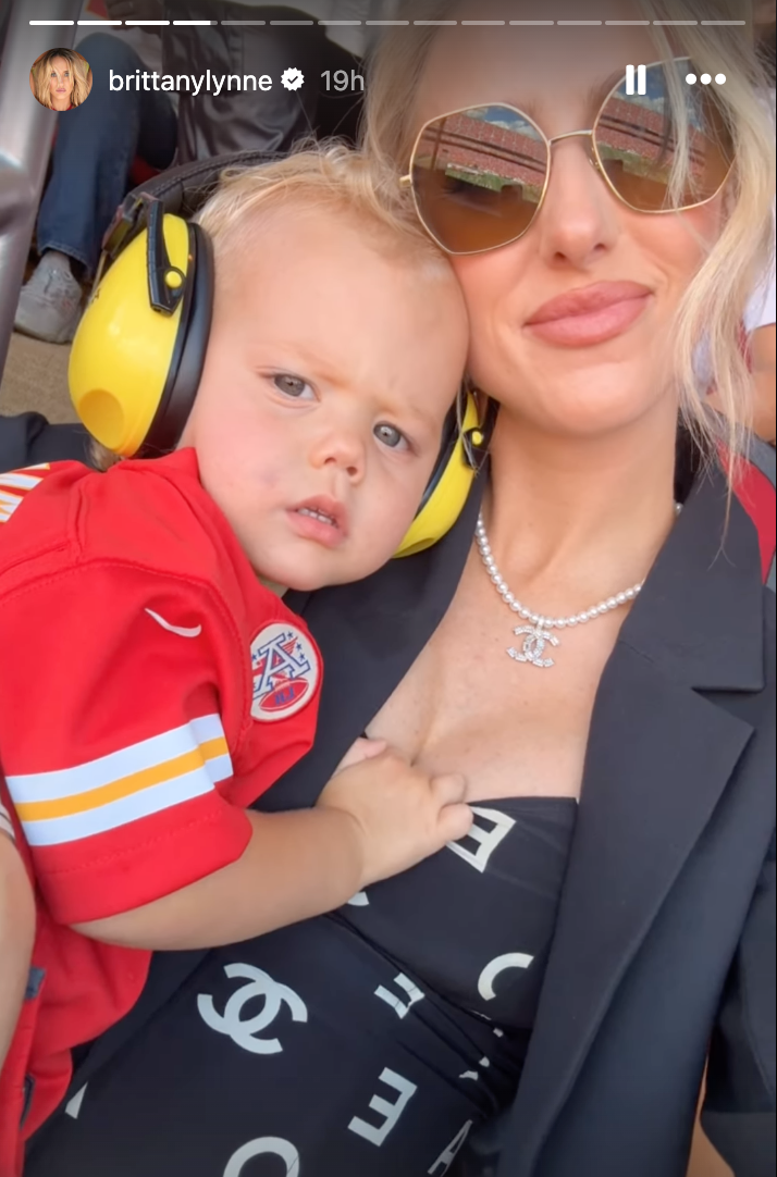 Brittany Mahomes e seu filho