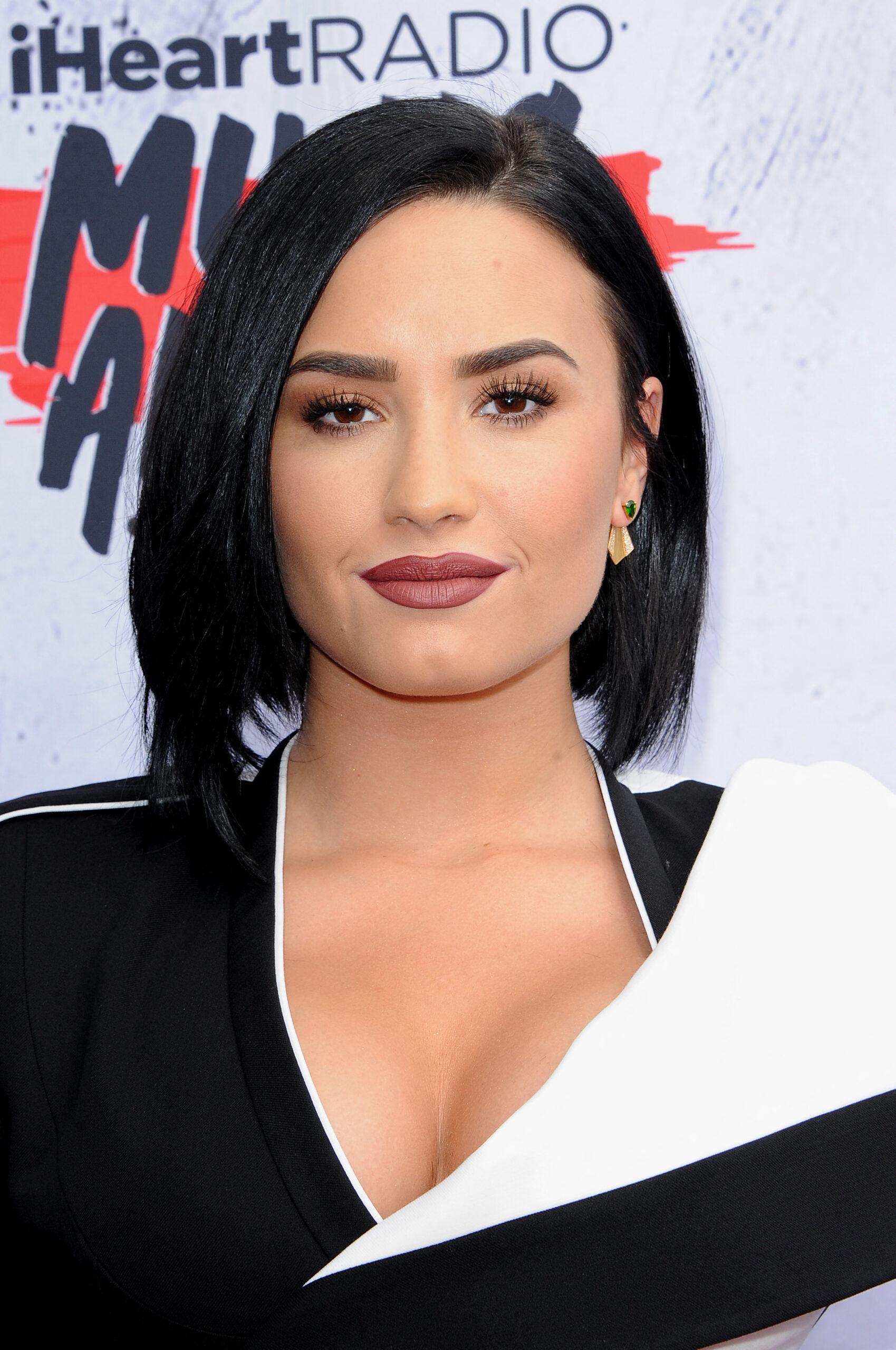 Demi Lovato no iHeartRadio Music Awards de 2016