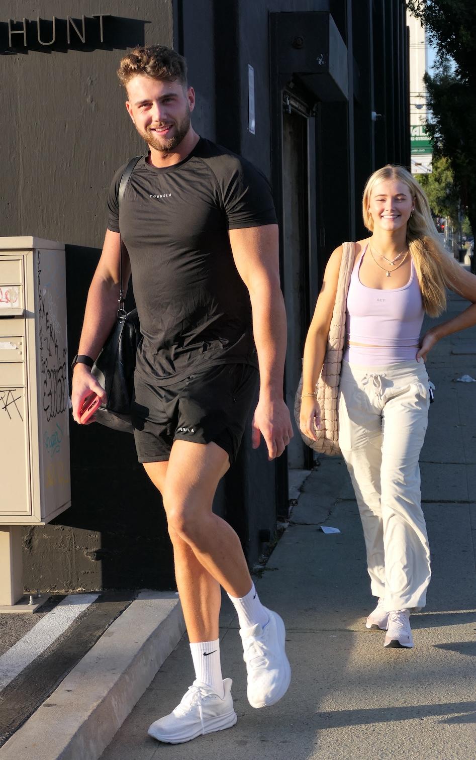 Harry Jowsey e Rylee Arnold são vistos saindo dos ensaios do DWTS.