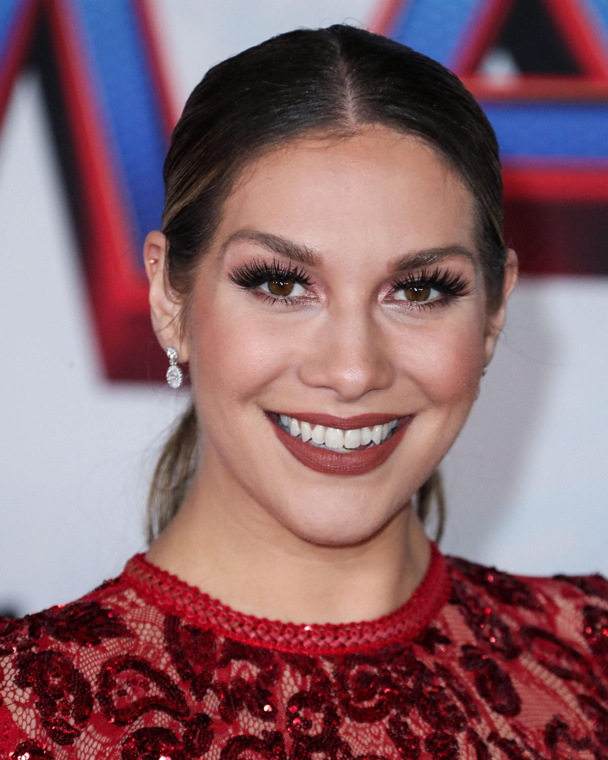 Allison Holker di pemutaran perdana Spider-Man: No Way Home di Los Angeles