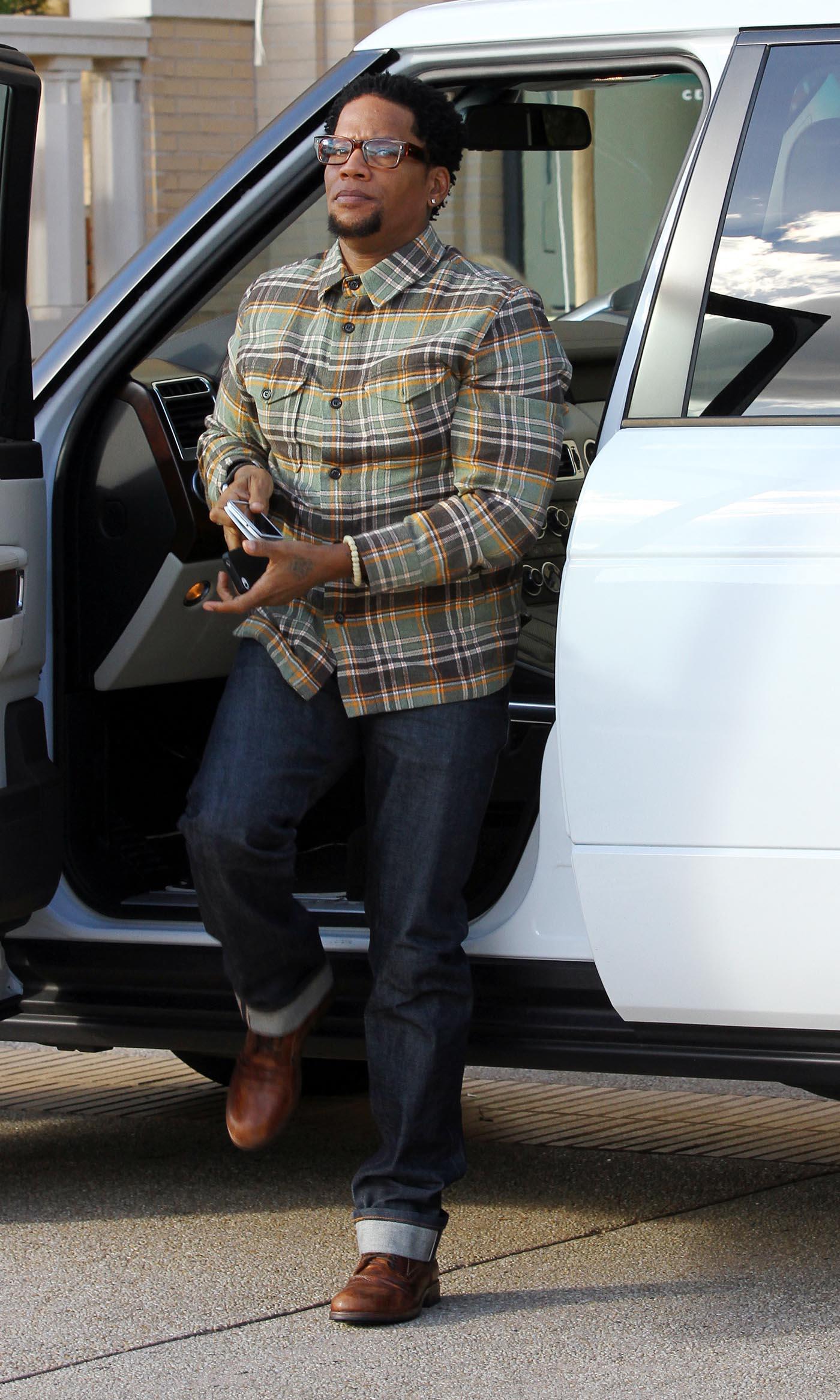 D.L. HUGHLEY SHOPPING AT BARNEYS NEW YORK IN BEVERLY HILLS.