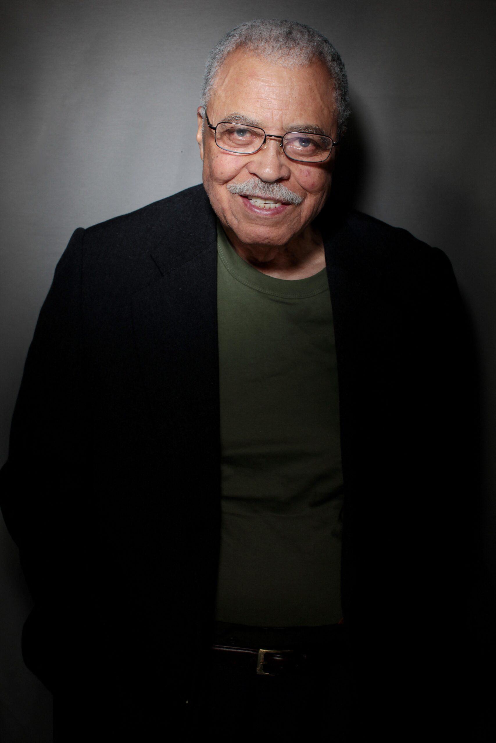 O ator James Earl Jones fotografado no Wyndham's Theatre