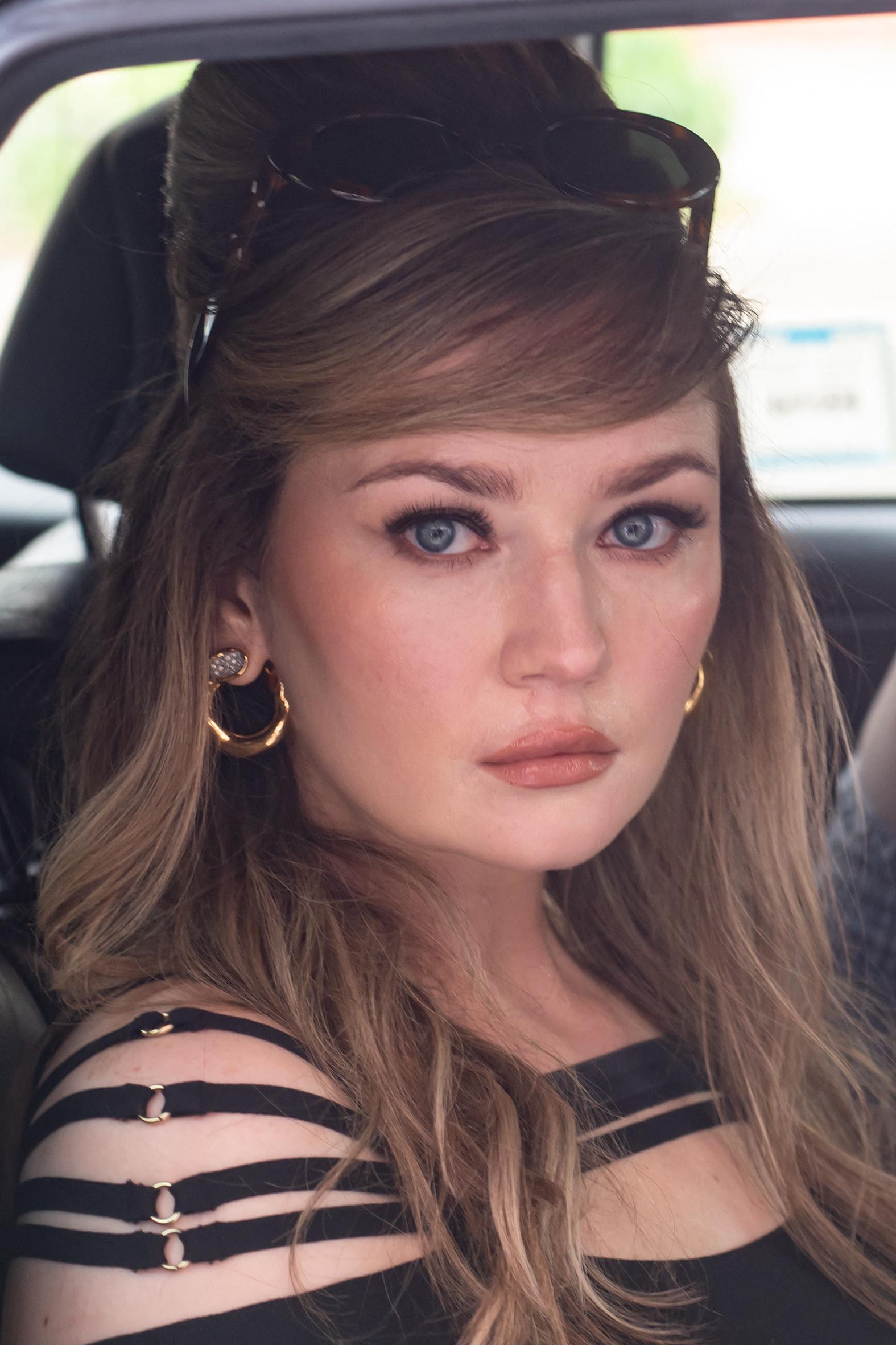 Anna Delvey Steps Out In Style While Heading to ICE Appointment