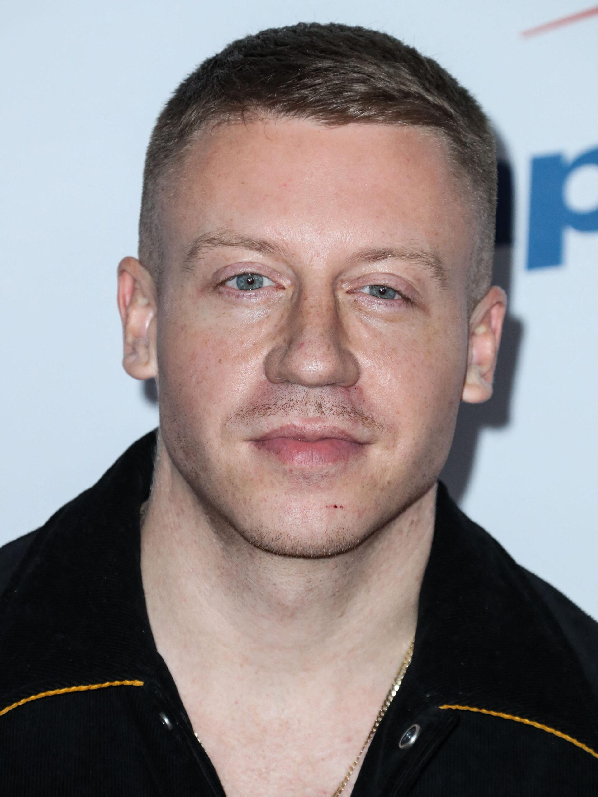 Macklemore di Jingle Ball 2017 di 102,7 KIIS FM