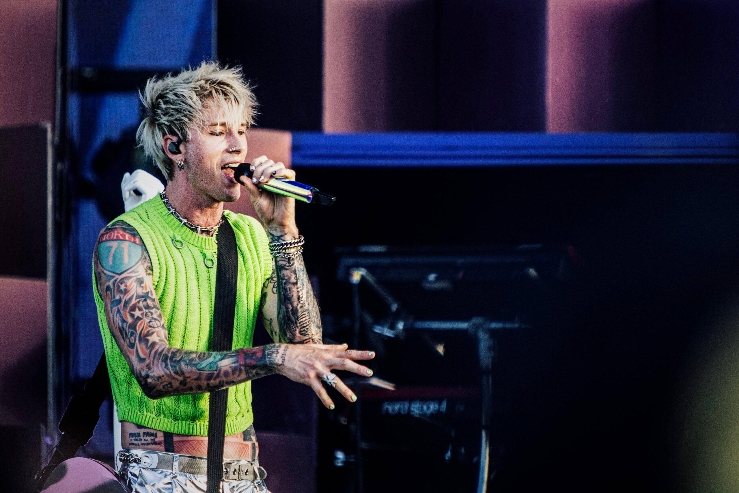 Machine Gun Kelly se apresenta ao vivo em Madri