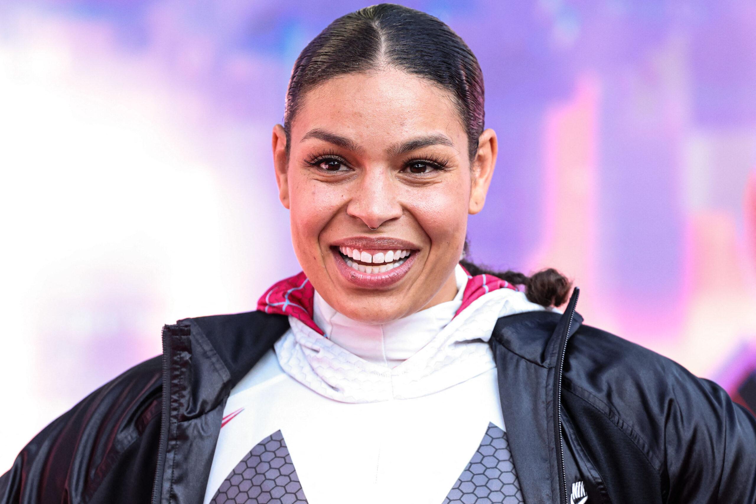 Jordin Sparks na estreia de 'Homem-Aranha: Através do Aranhaverso' em Los Angeles 