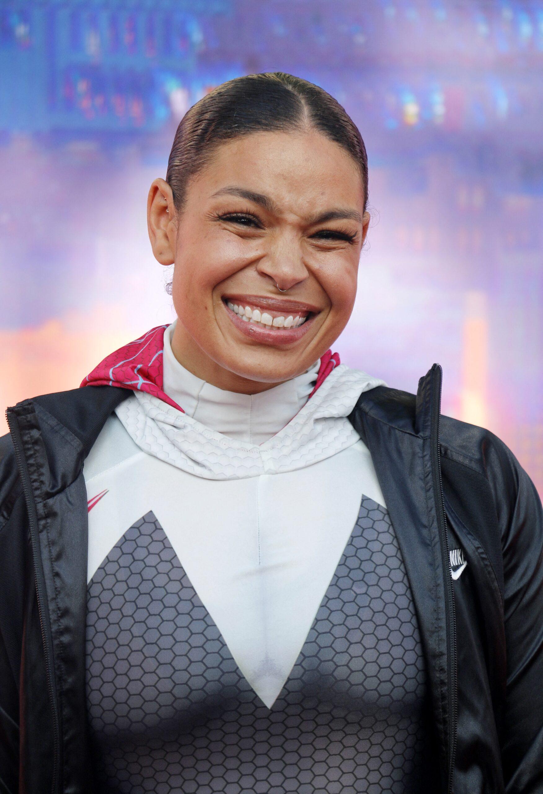 Jordin Sparks na estreia de 'Homem-Aranha: Através do Aranhaverso' em Los Angeles 