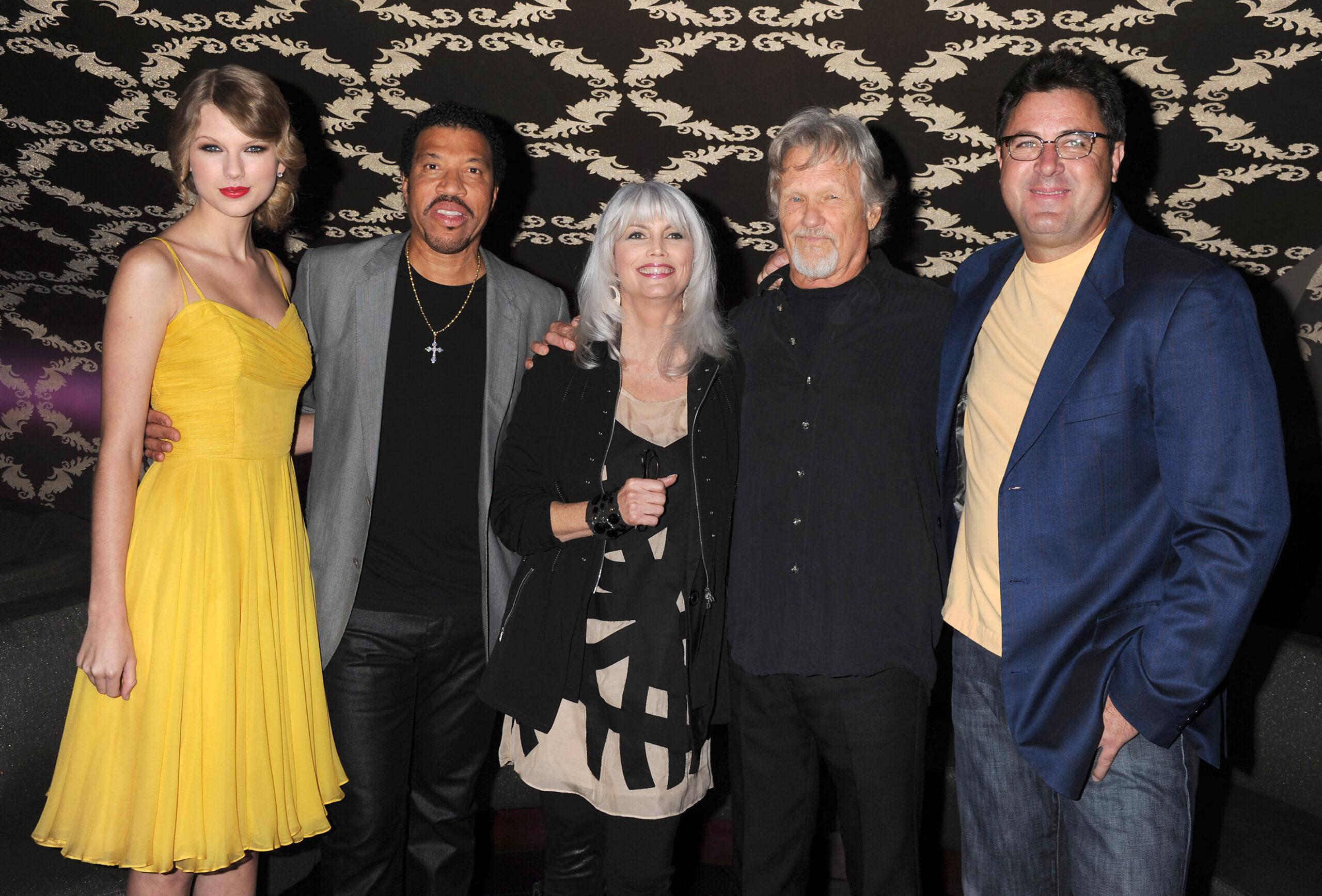 Taylor Swift, Kris Kristofferson e outros