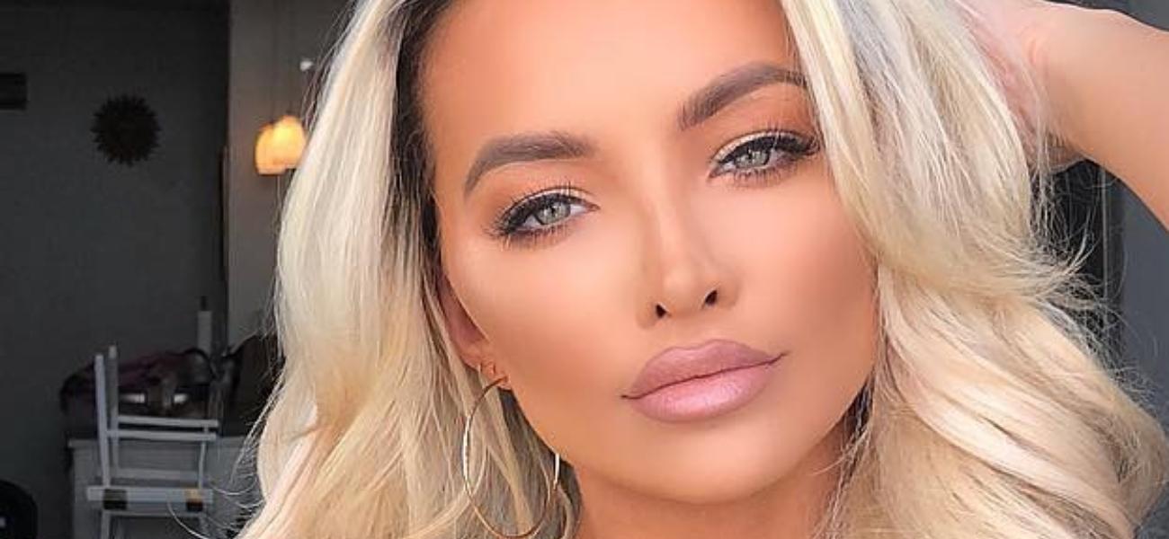 Lindsey Pelas close up