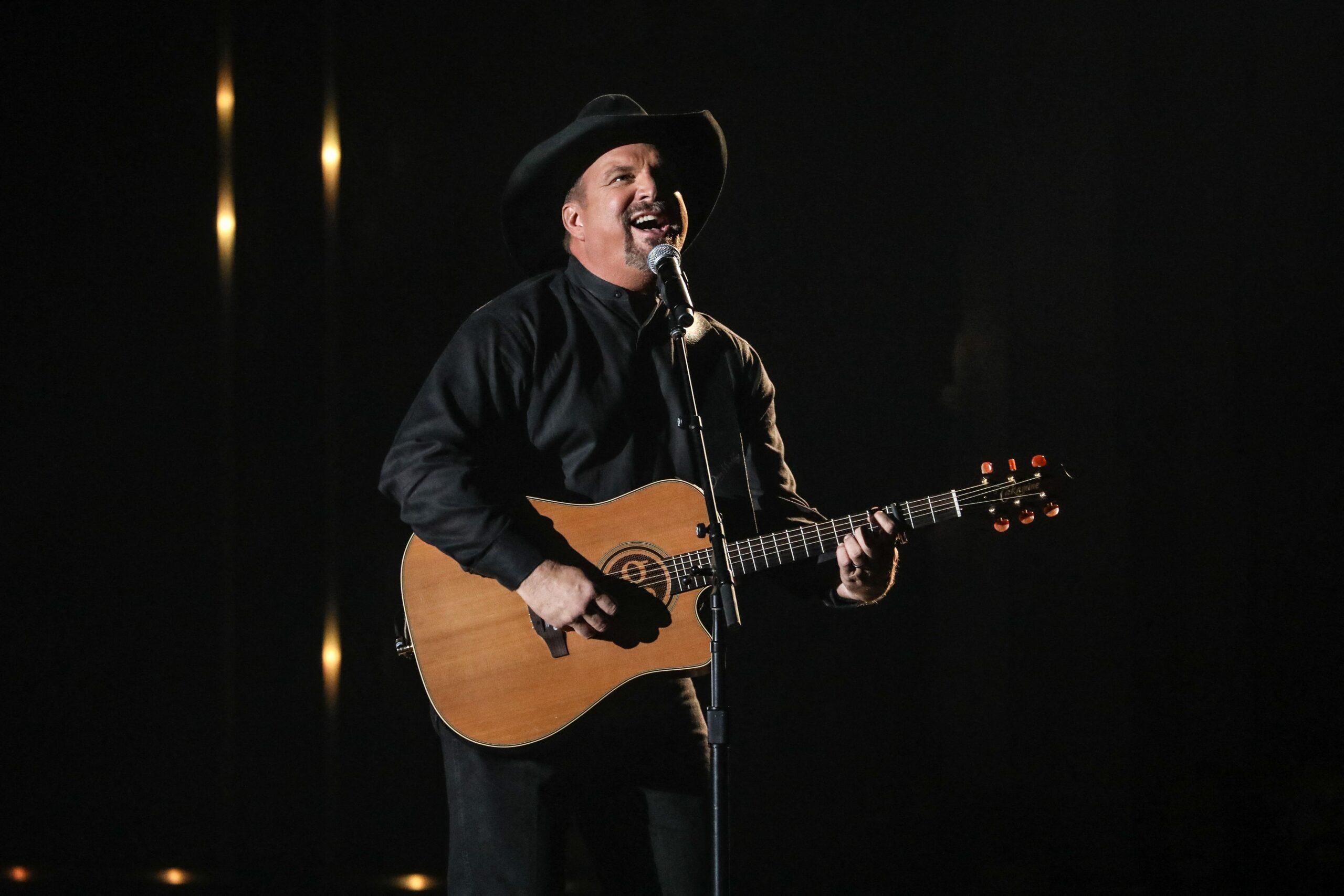 Garth Brooks at the 52nd Annual CMA Awards - Show