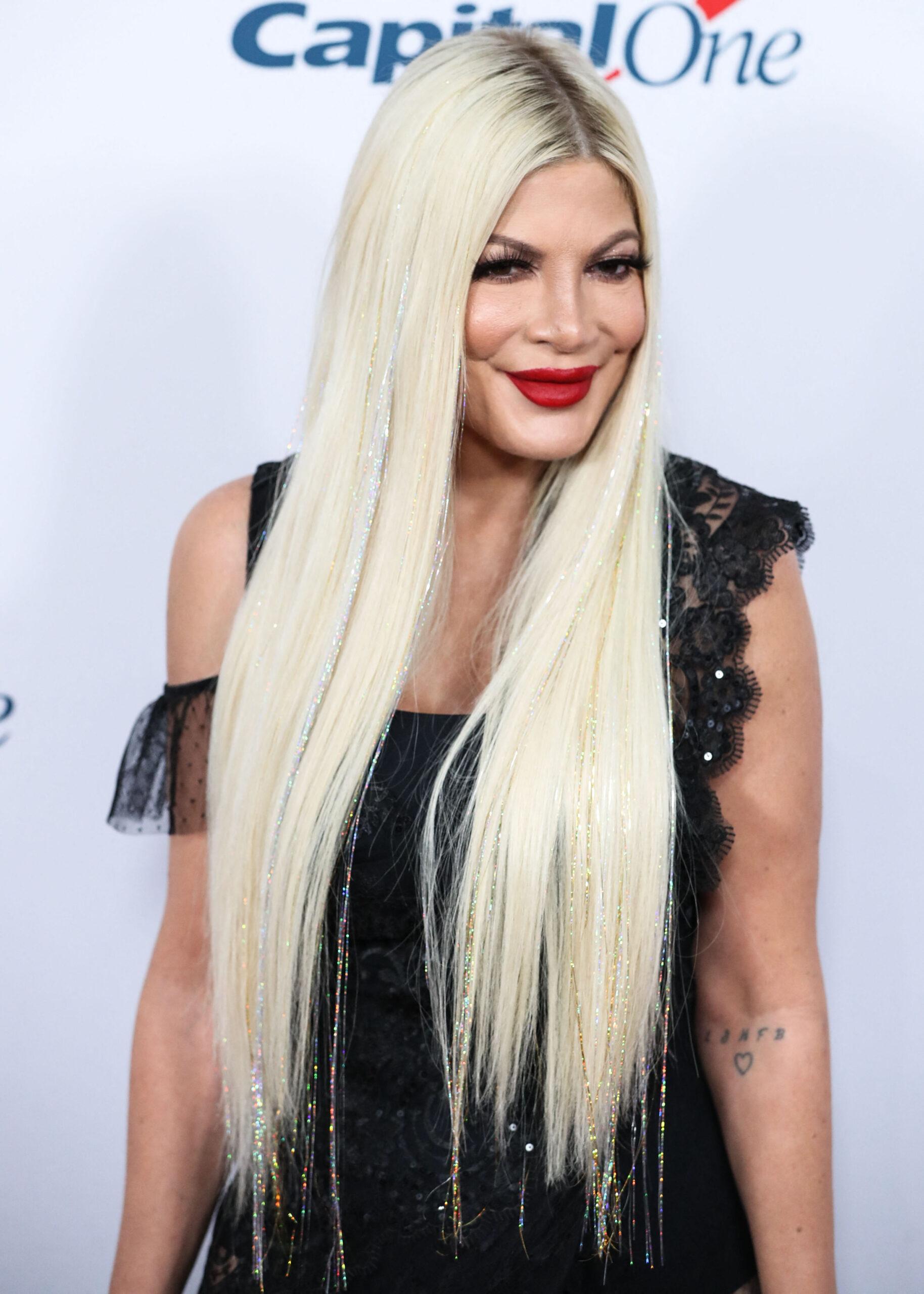 Tori Spelling w Jingle Ball 2021 w iHeartRadio 102.7 KIIS FM