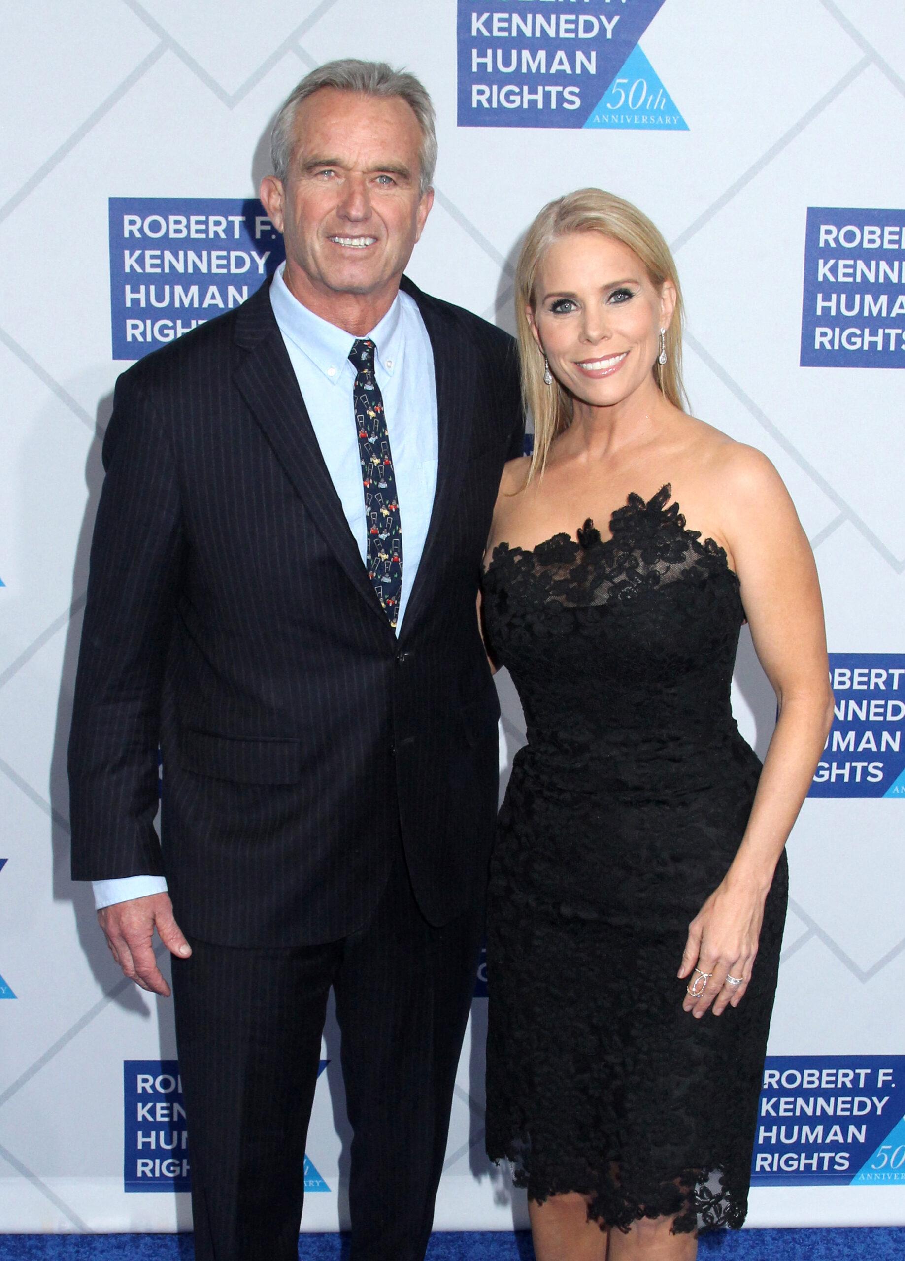 Cheryl Hines e RFK Jr no prêmio Ripple of Hope 2018