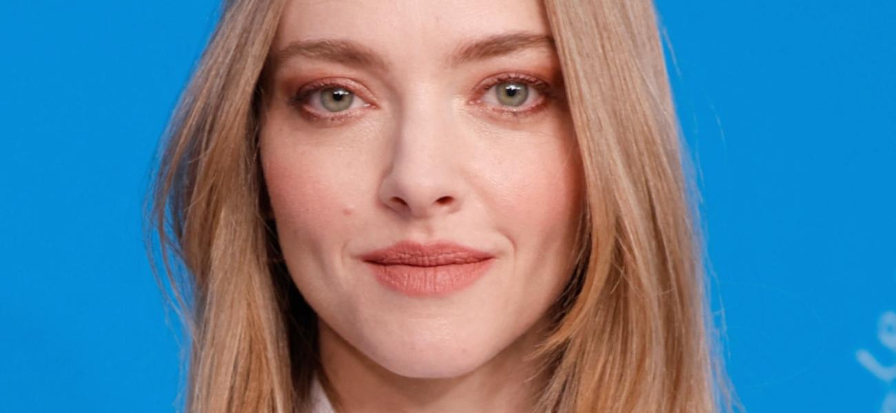 Amanda Seyfriend close up