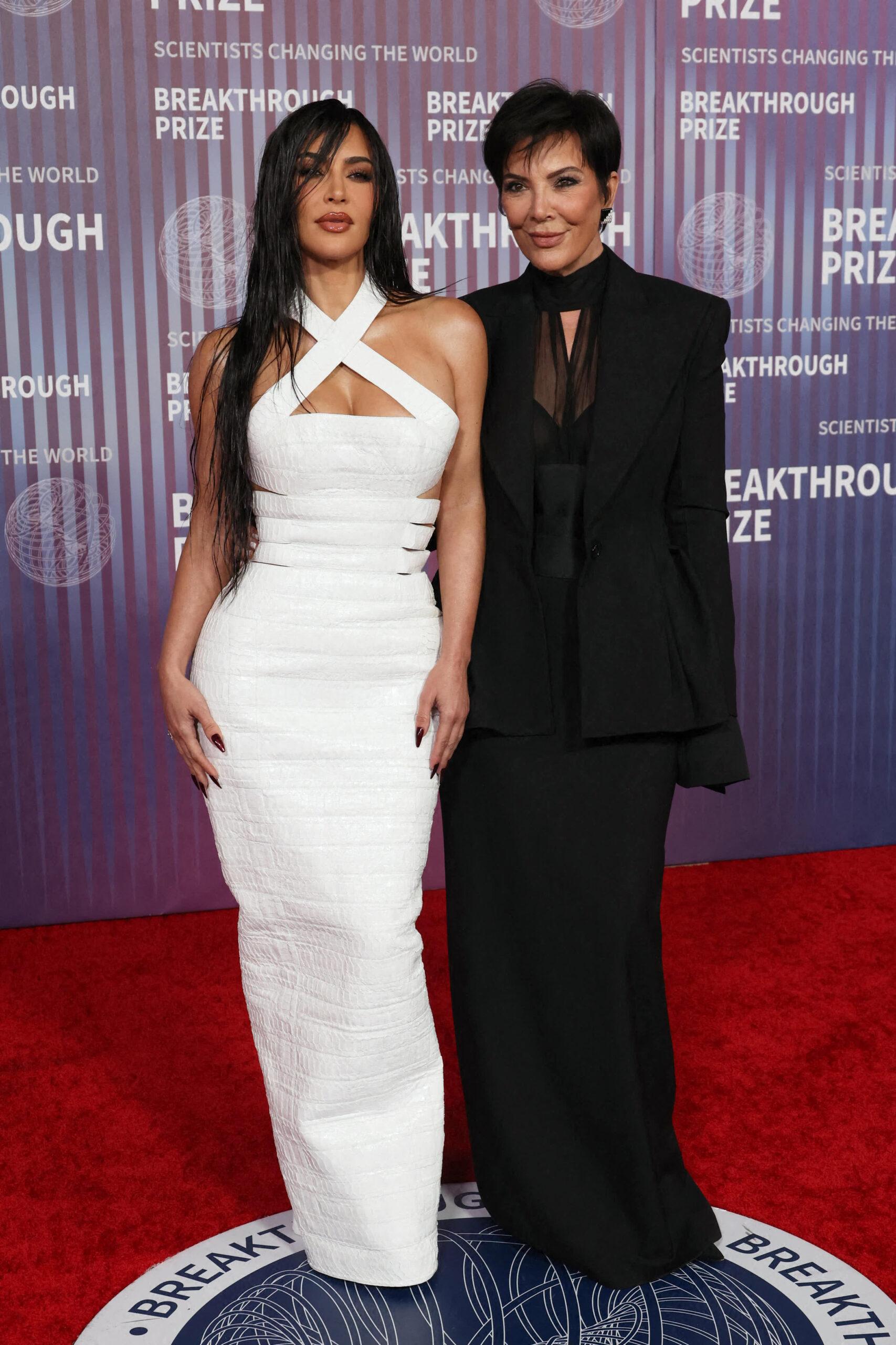 Kris Jenner e Kim Kardashian na 10ª Cerimônia Anual do Prêmio Revelação 