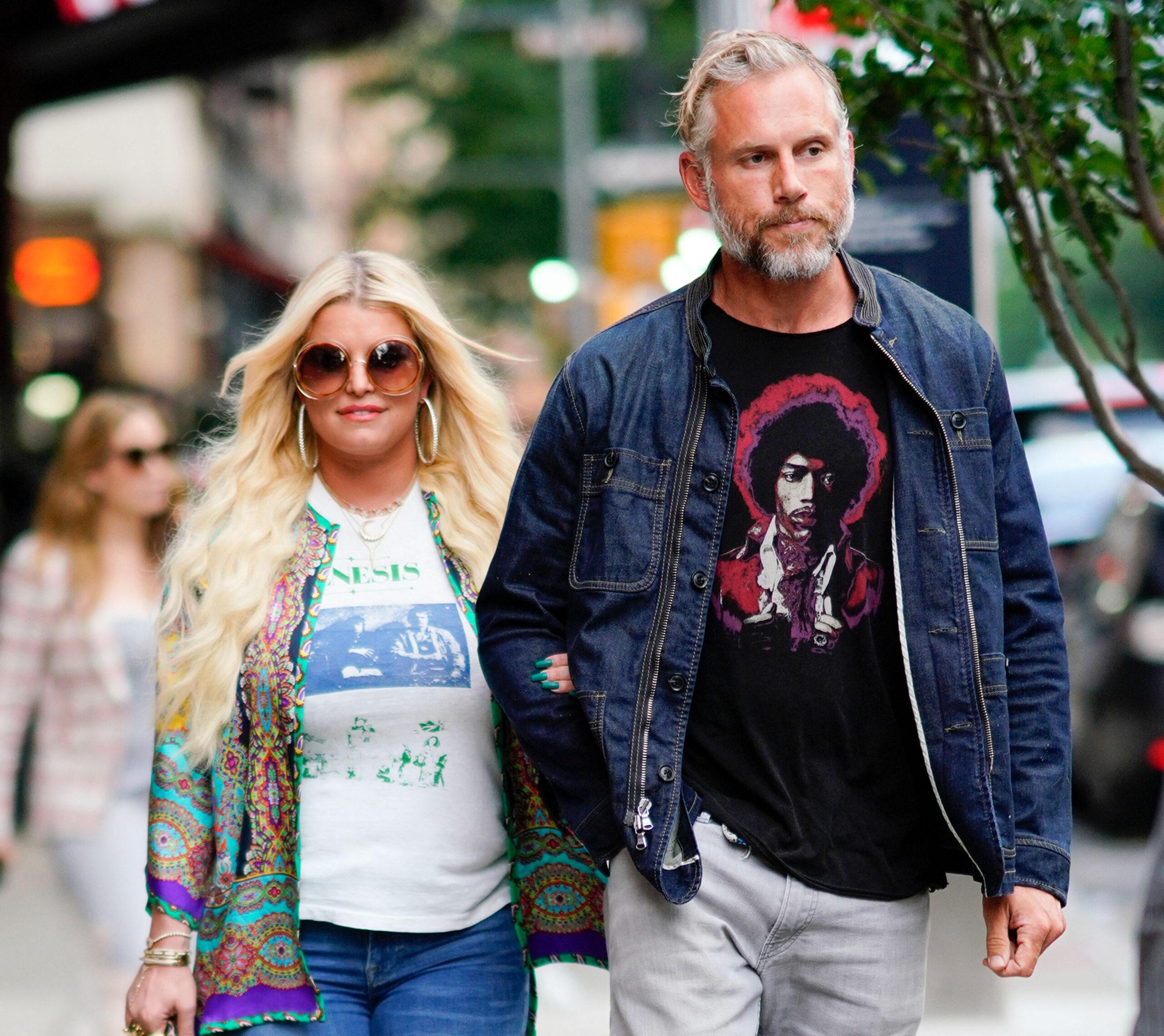 Jessica Simpson e Eric Johnson saem para jantar em Nova York