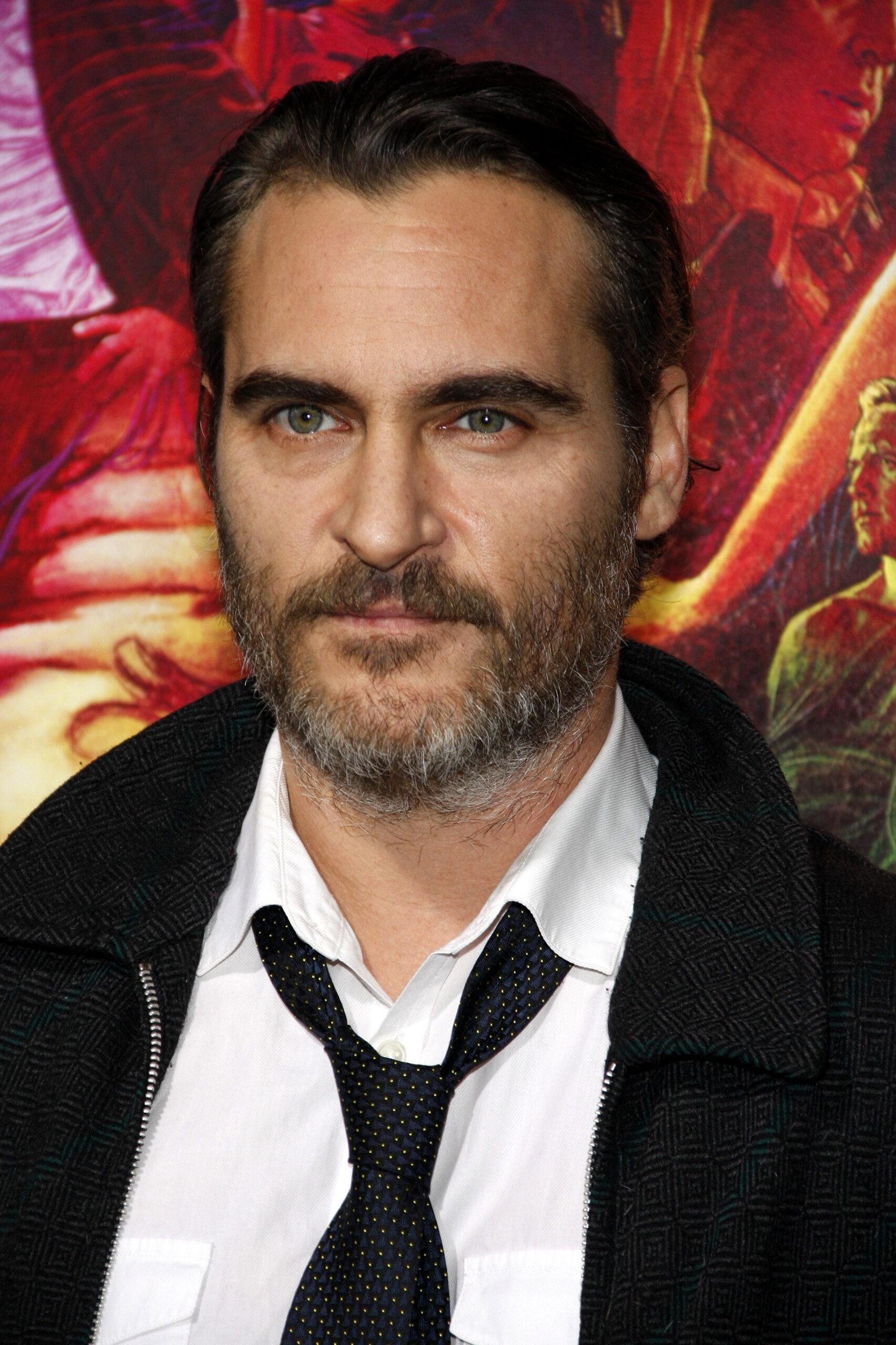 Joaquin Phoenix na światowej premierze „Wrodzonego występku” 