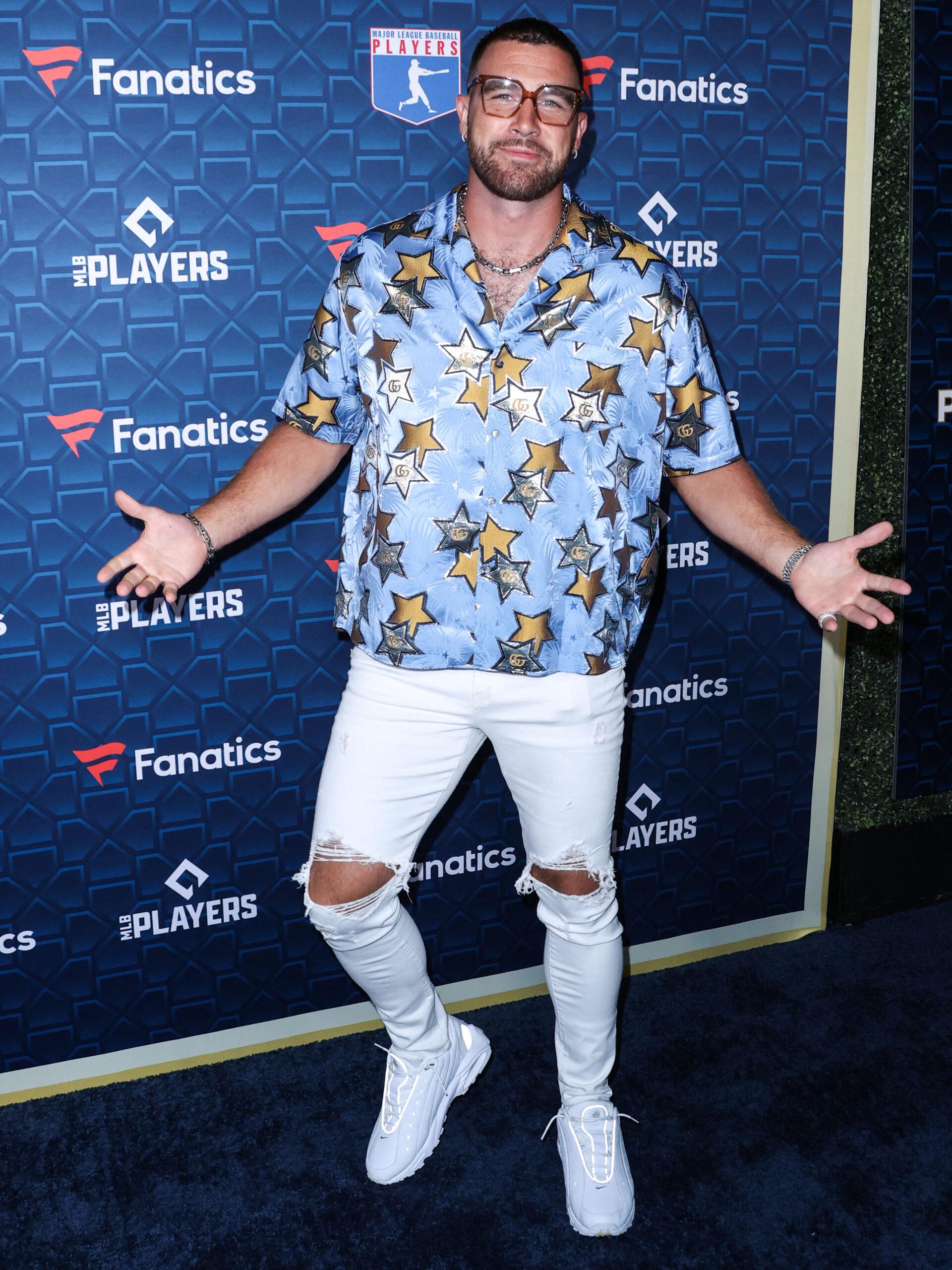 Travis Kelce di 'Party Party' 2022 yang diselenggarakan bersama oleh Michael Rubin, MLBPA dan Fanatics