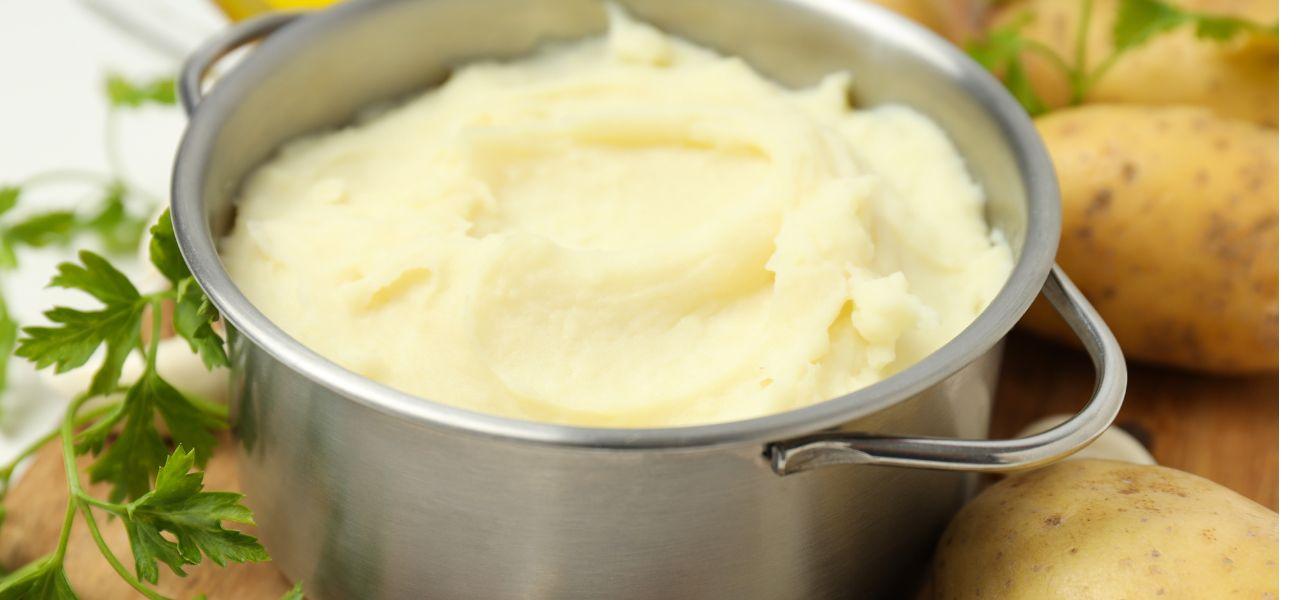 mashed potatoes in a pot