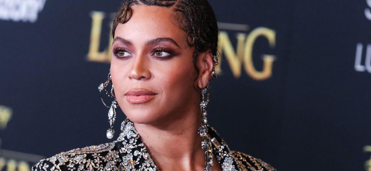 Beyonce poses at The Lion King premiere.