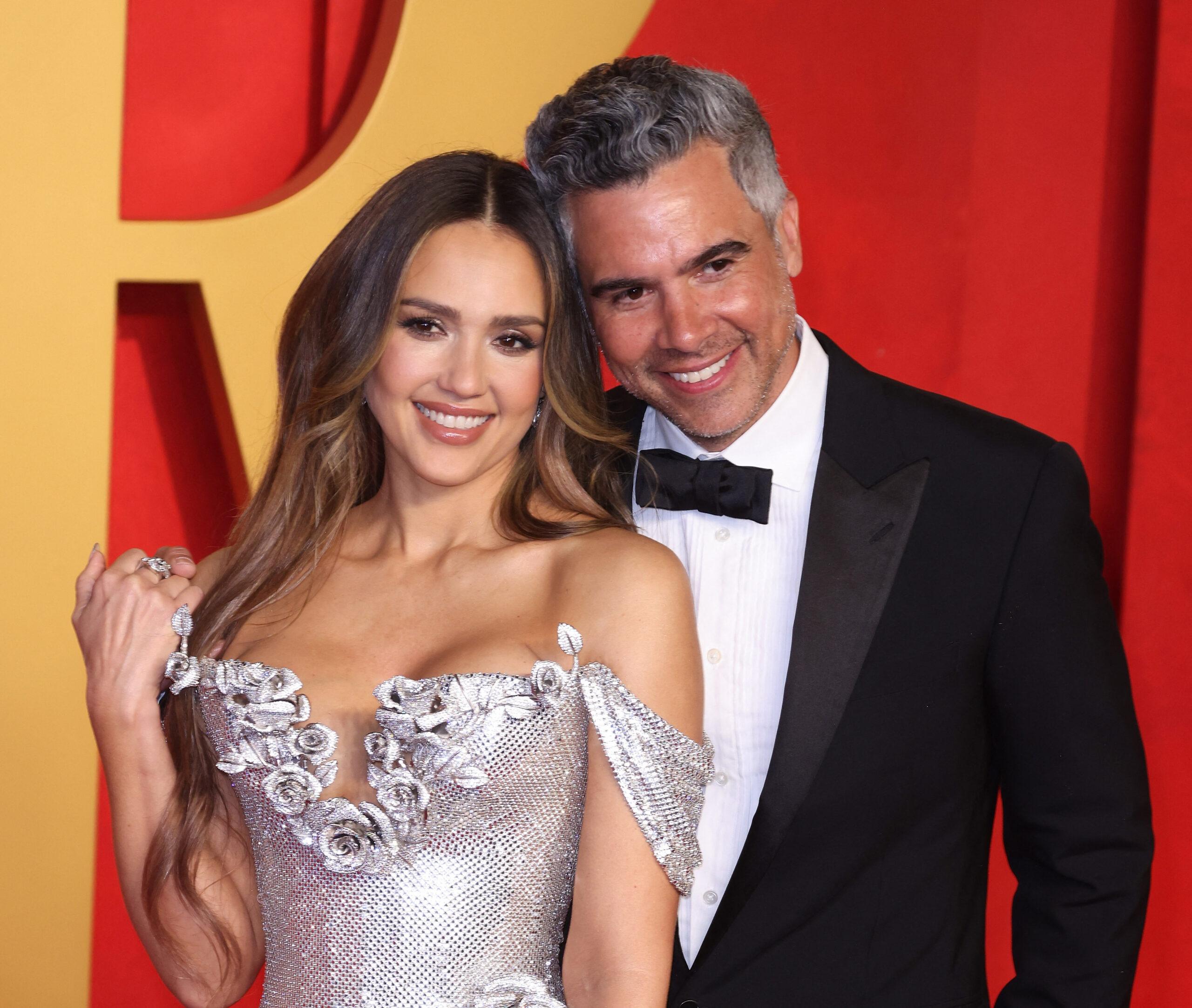 Jessica Alba, Cash Warren di Pesta Oscar Vanity Fair 2024