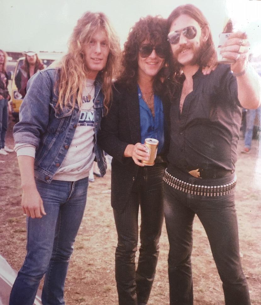 John Sykes berpose bersama Darren Wharton dan Lemmy 