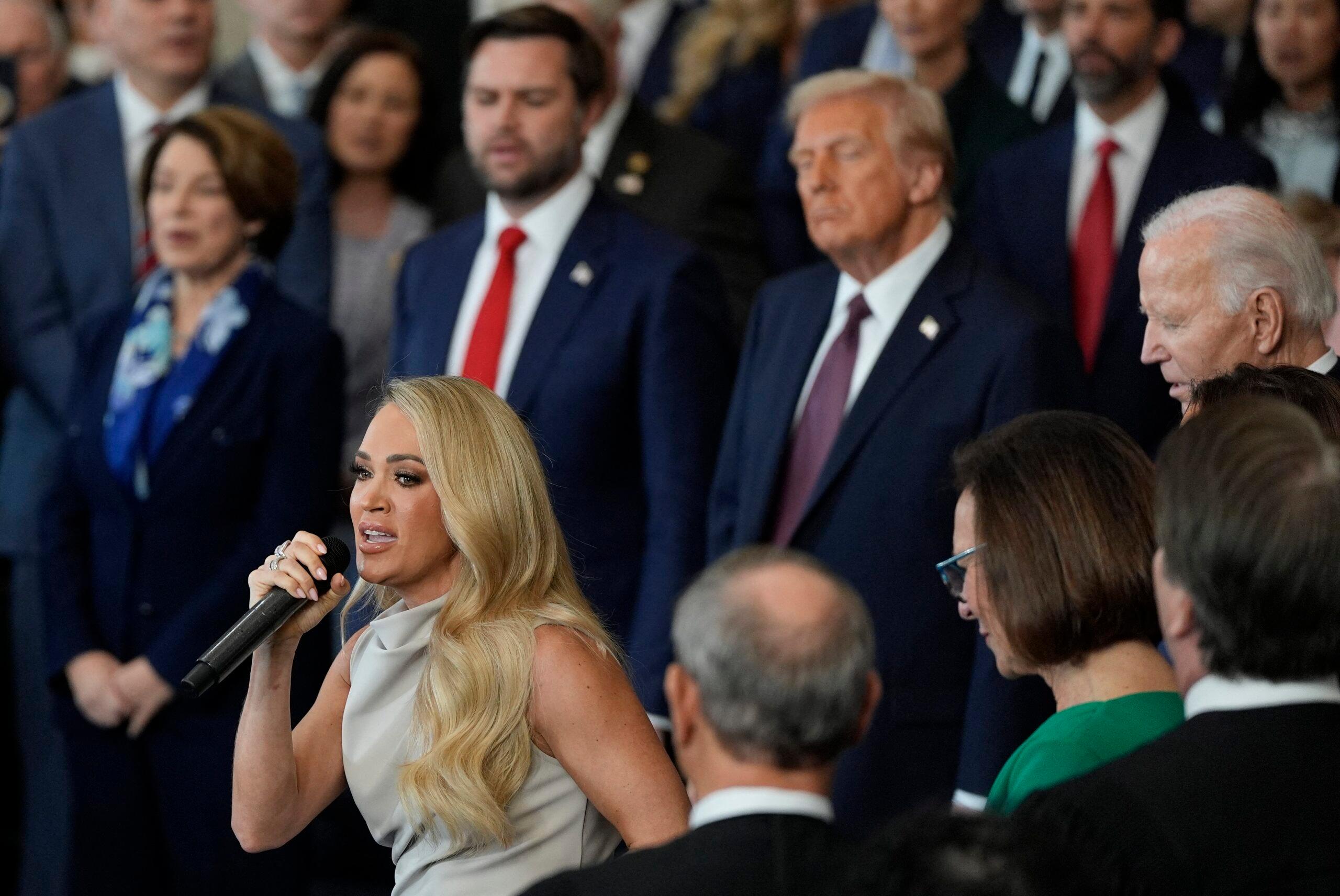 Carrie Underwood se apresenta na posse de Donald Trump