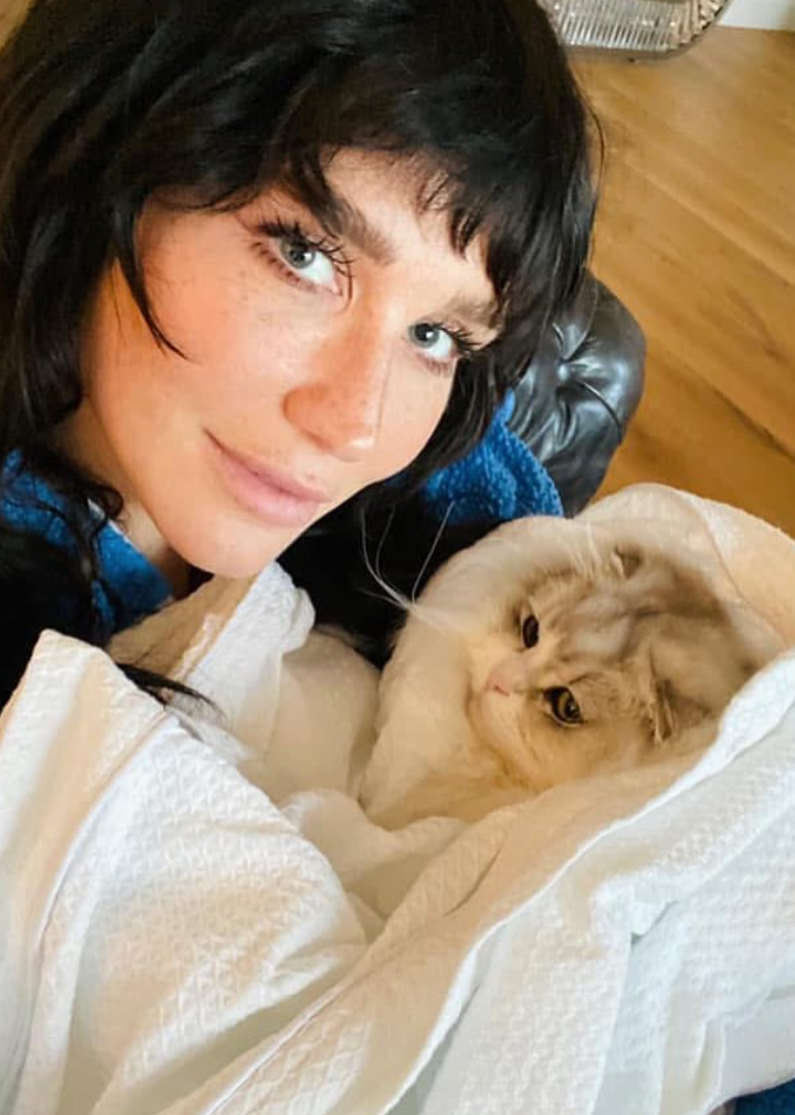 Kesha and her cat