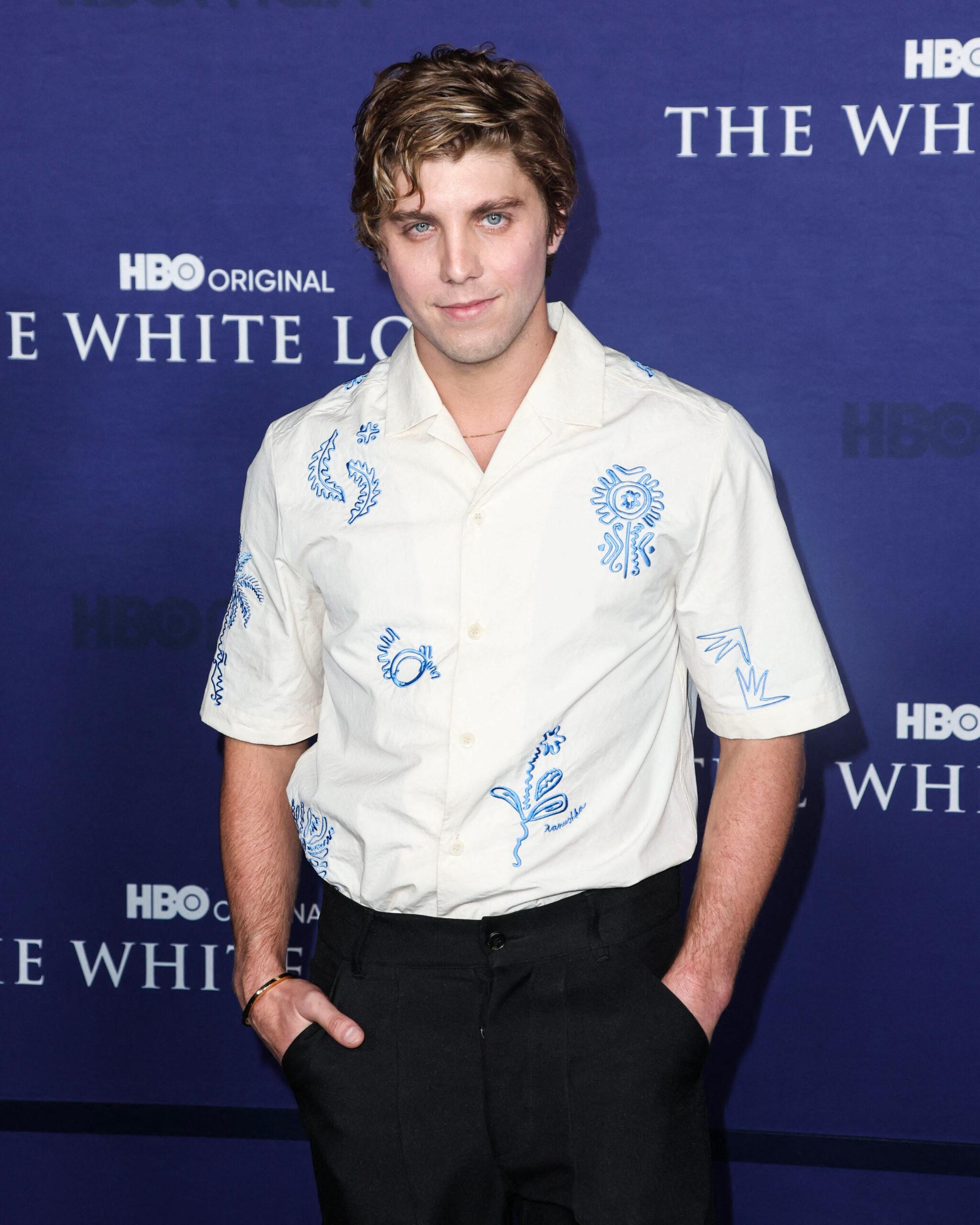 A série original da HBO 'The White Lotus' 2 Los Angeles Premiere Lucas Gauge