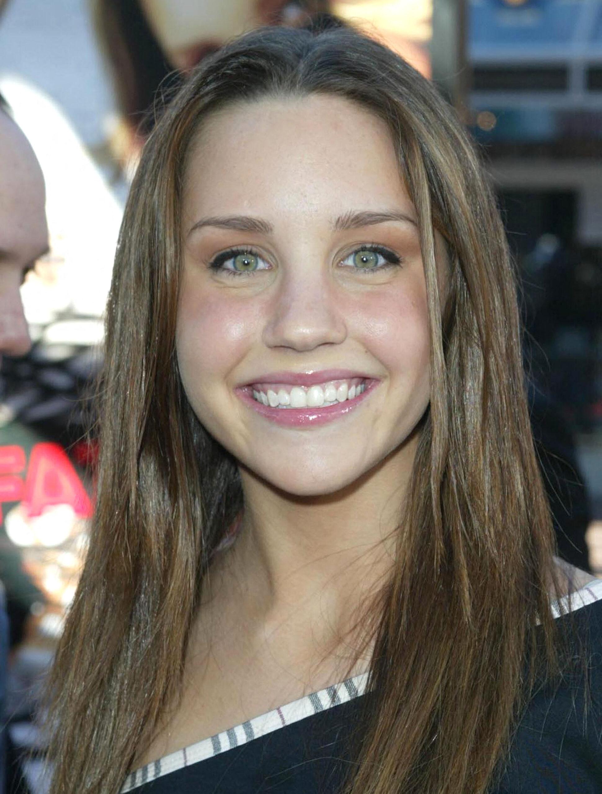 Amanda Bynes smiling