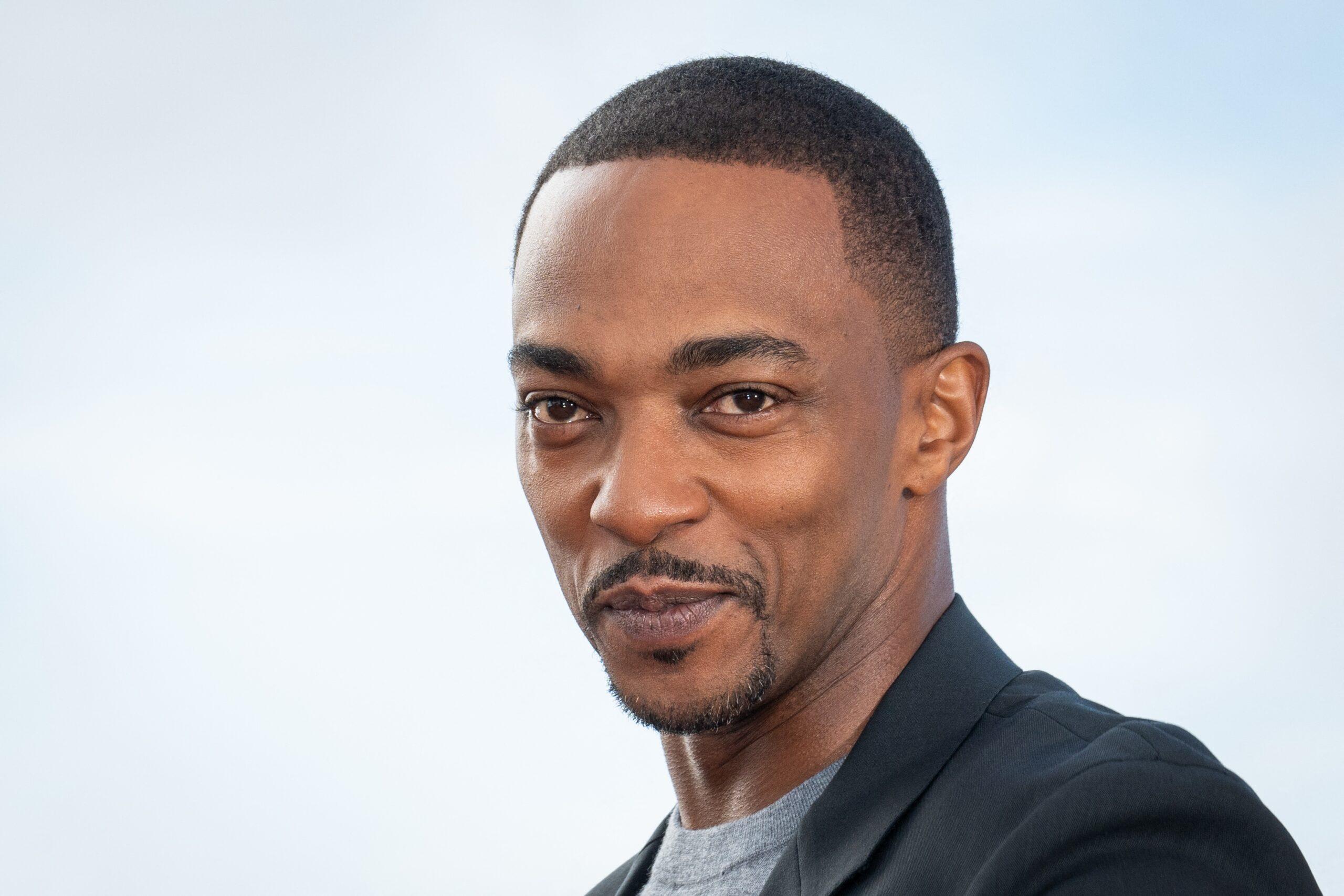 Anthony Mackie menghadiri 