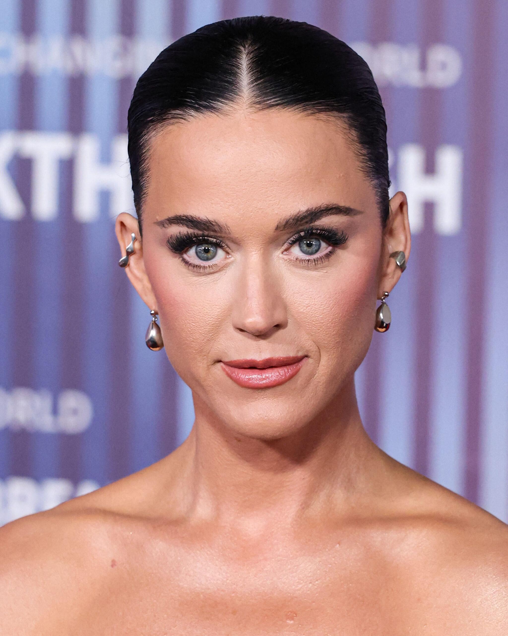 Katy Perry pada Upacara Hadiah Terobosan Tahunan ke -10