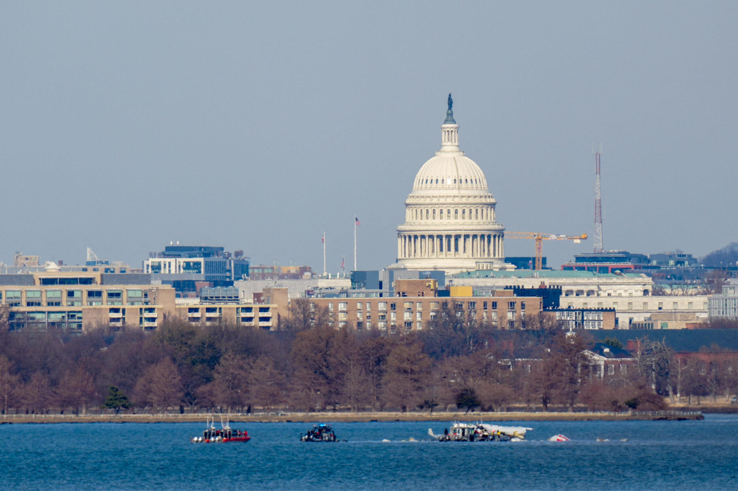 Reruntuhan Kecelakaan Pesawat Washington DC