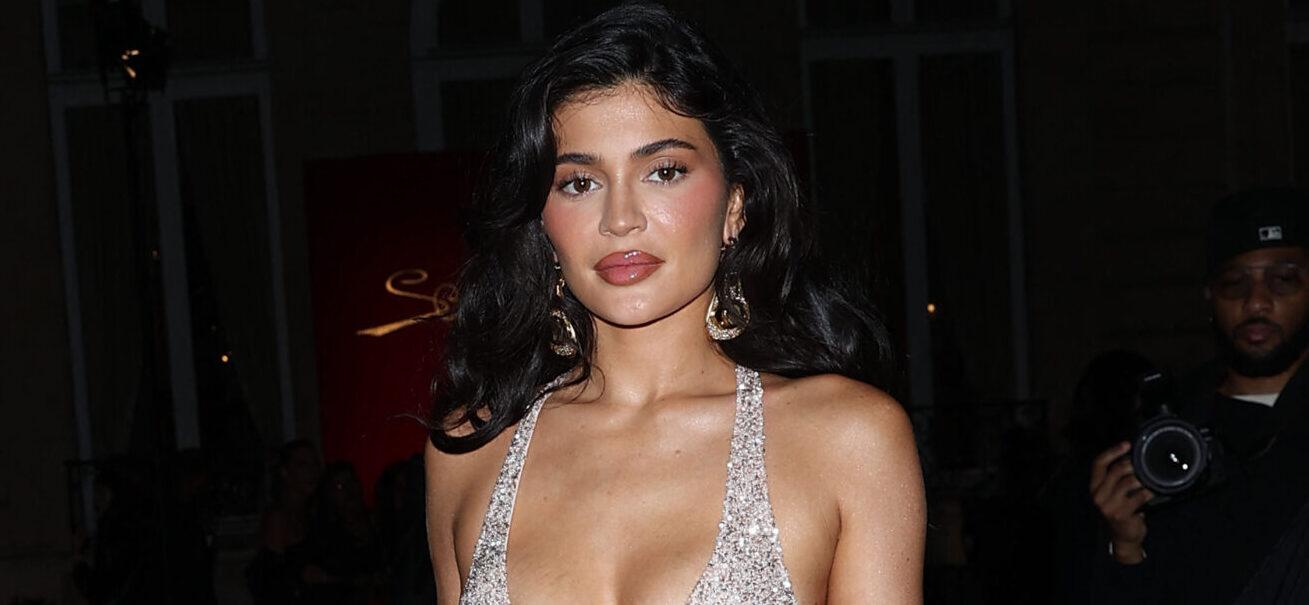 Kylie Jenner poses up a storm while leaving the Schiaparelli Fashion show in Paris. 28 Sep 2023 Pictured: Kylie Jenner. Photo credit: TheRealSPW / MEGA TheMegaAgency.com +1 888 505 6342 (Mega Agency TagID: MEGA1038762_002.jpg) [Photo via Mega Agency]