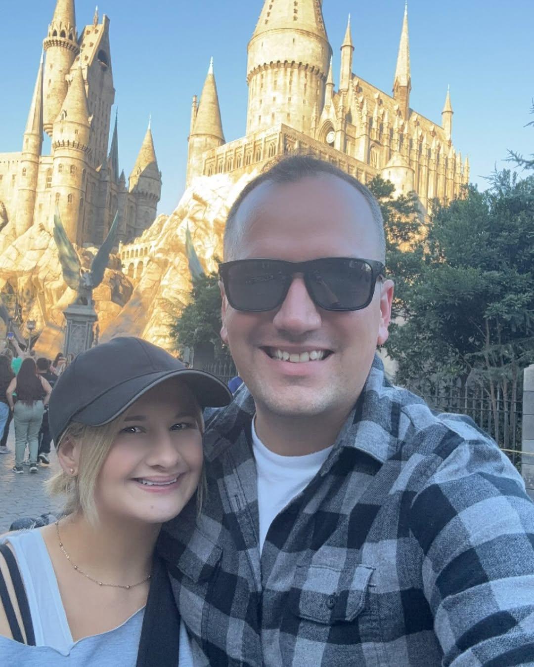 Gypsy Rose Blaneshard and Ken Urker take selfies at Universal