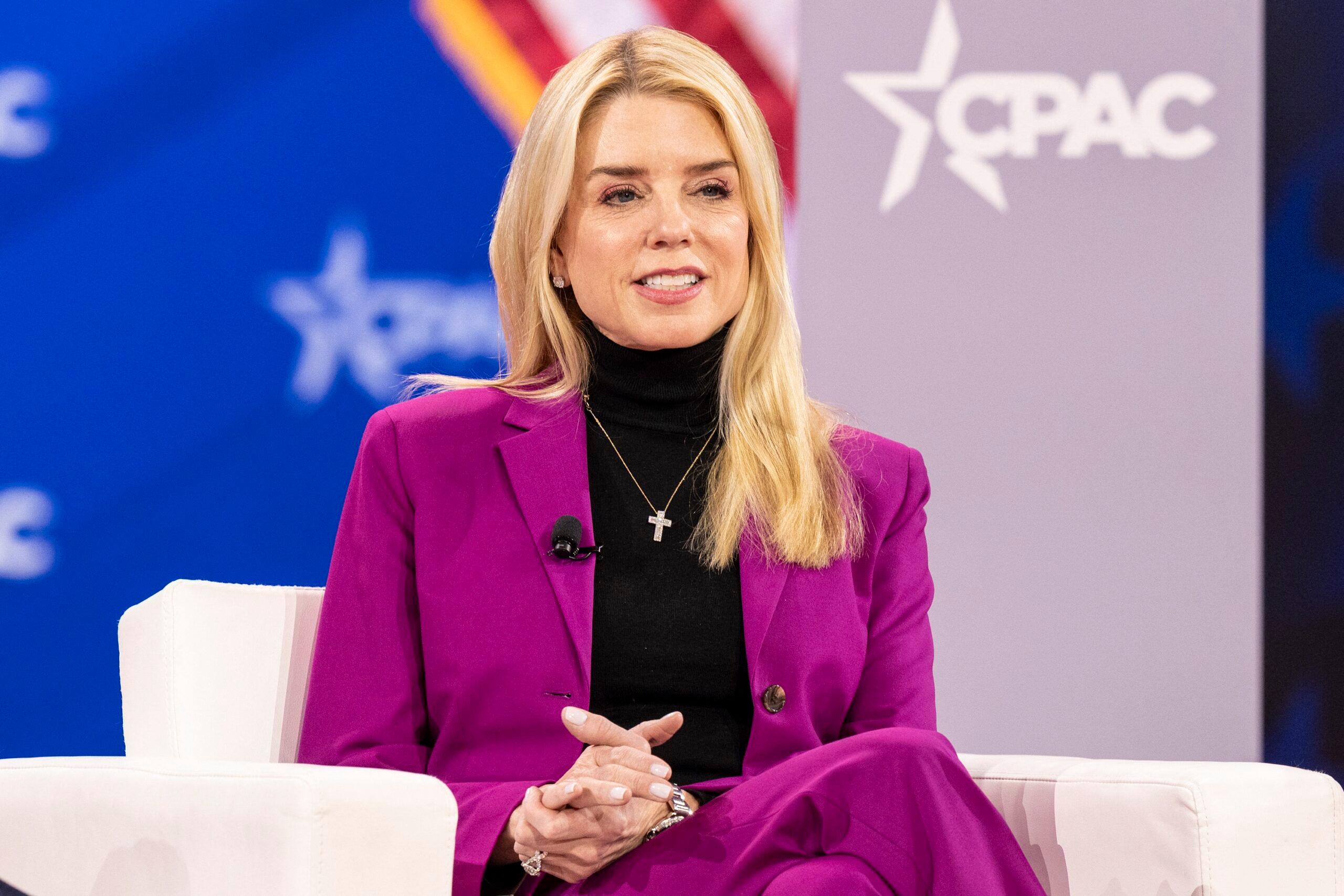 Pam Bondi di 2025 CPAC