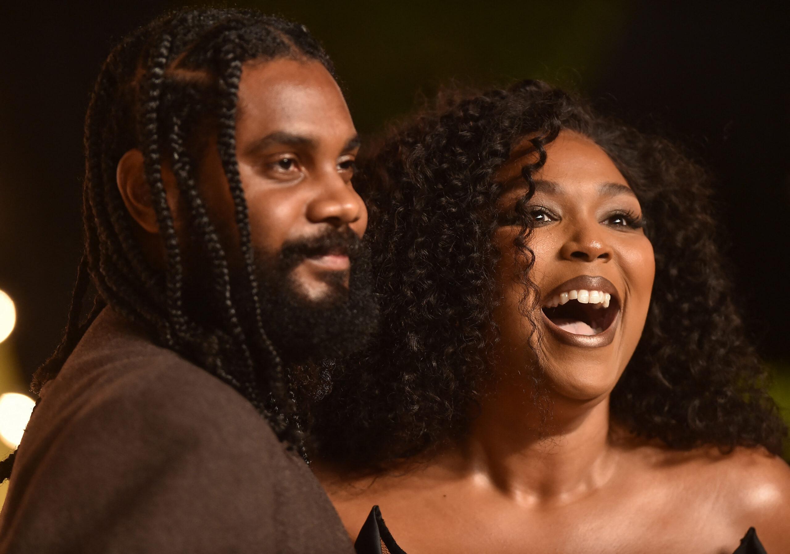 Lizzo dan rekannya, Myke Wright di Vanity Fair Oscar Party yang diadakan di Wallis Annenberg Center for the Performing Arts pada 2 Maret 2025 di Beverly Hills, CA. 