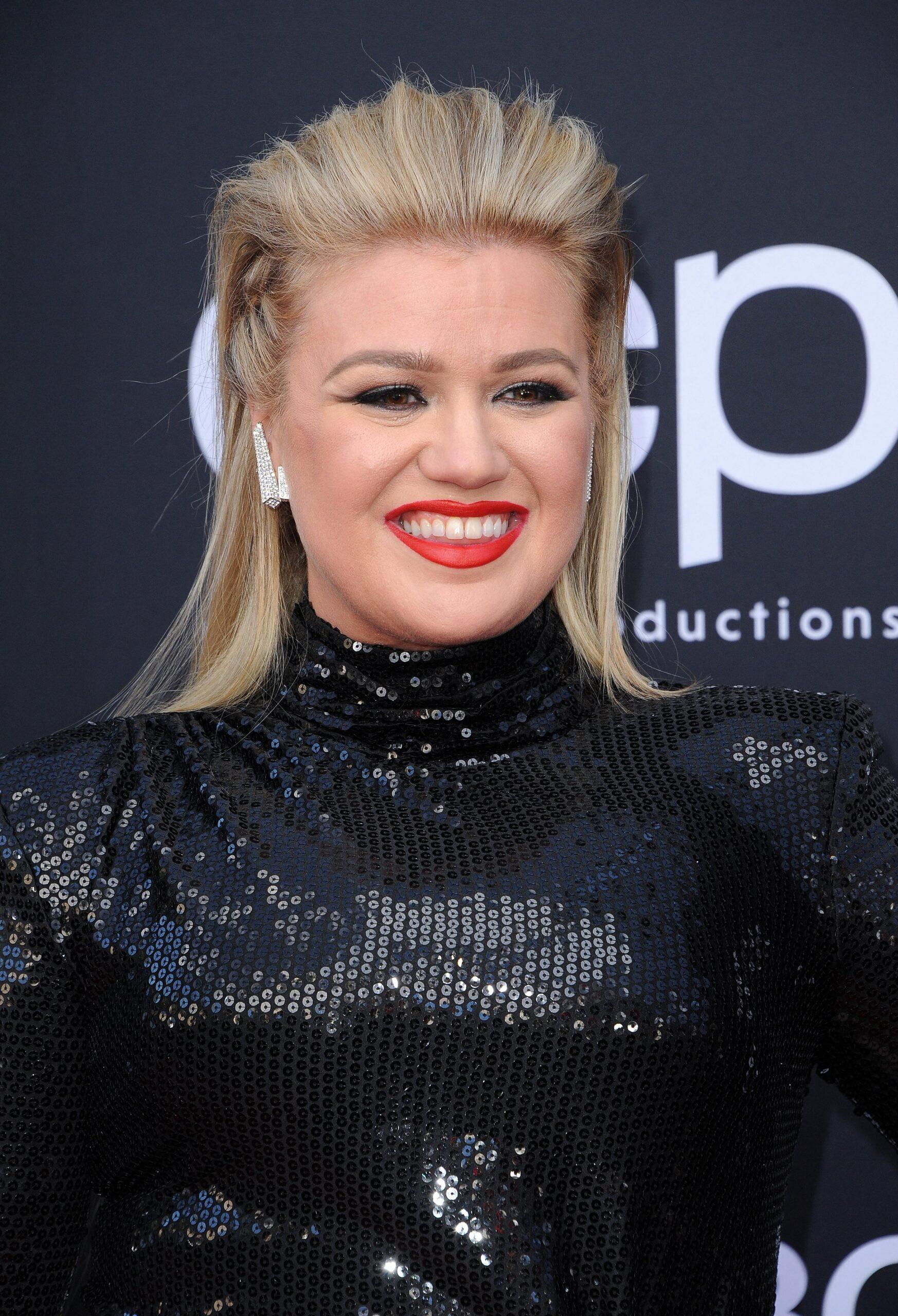 Kelly Clarkson at 2019 Billboard Music Awards 