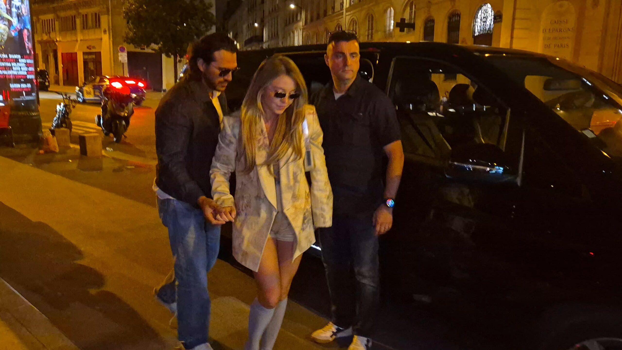 Sydney Sweeeney y Jonathan Davino regresan a su hotel en su hotel después de la cena de amor en París