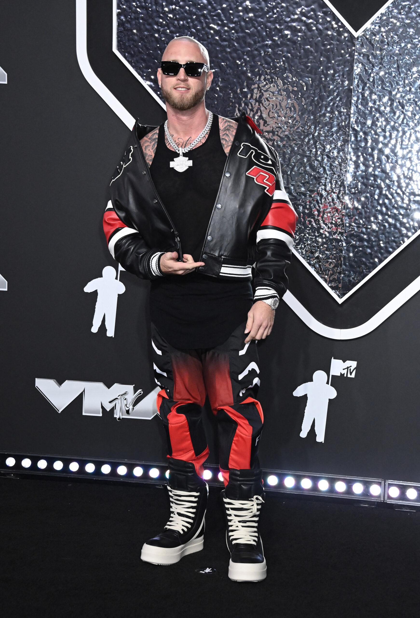 Chet Hanks poses on a black carpet on the MTV premium.