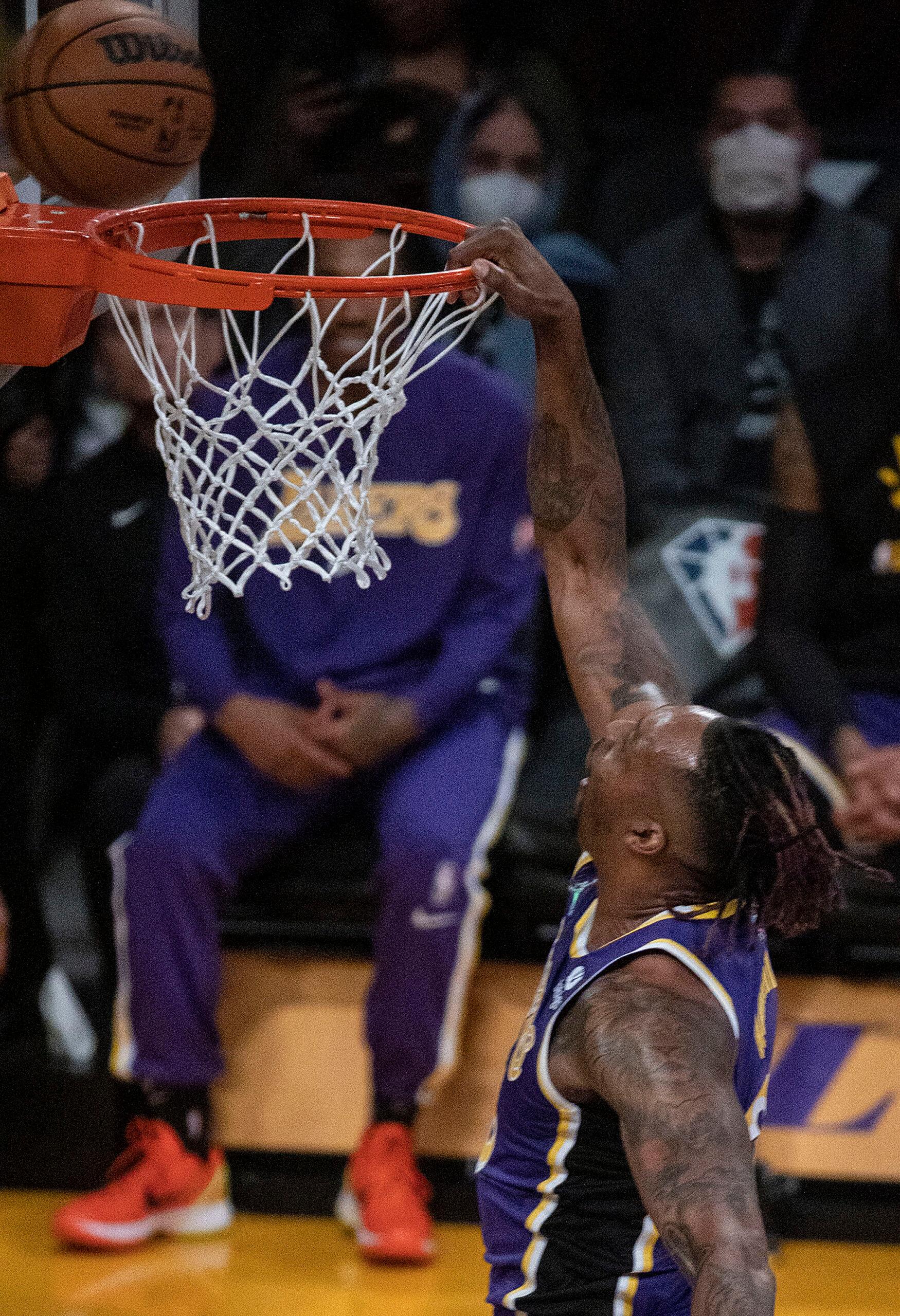 Dwight Howard during Lakers vs. 76ers game.