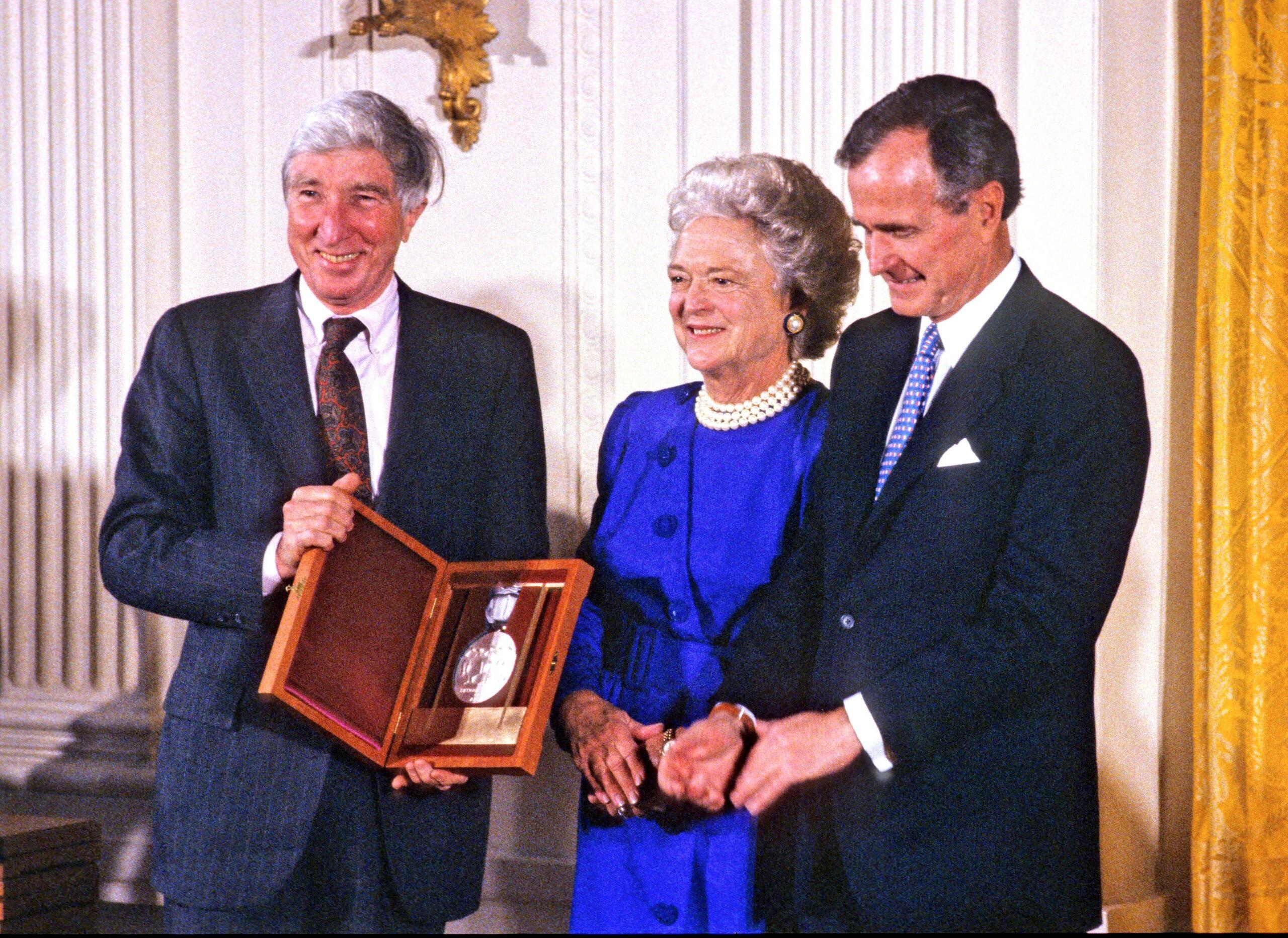 Bushs Present the National Medal of Arts