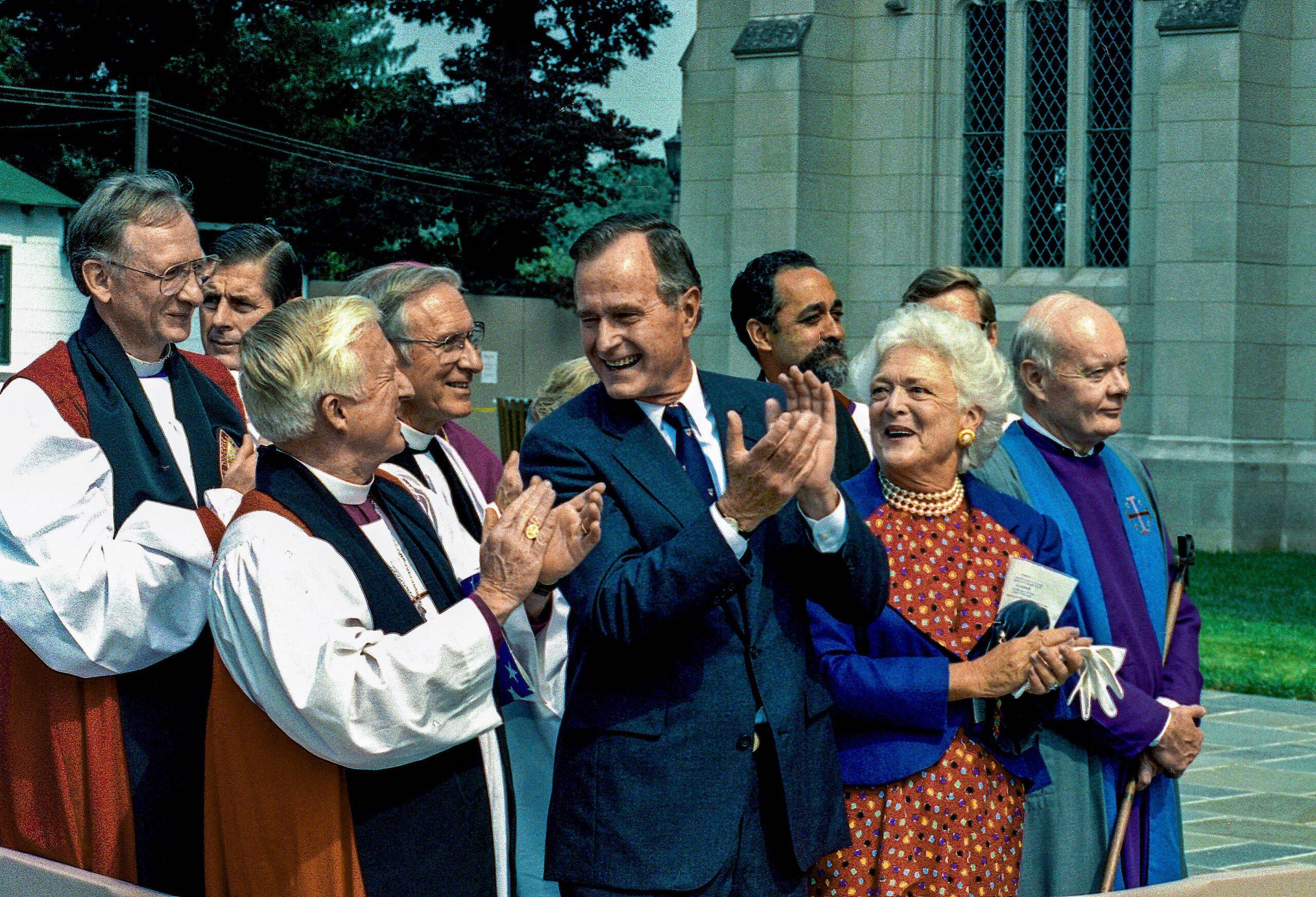 Barbara Bush di Katedral Nasional pada tahun 1990