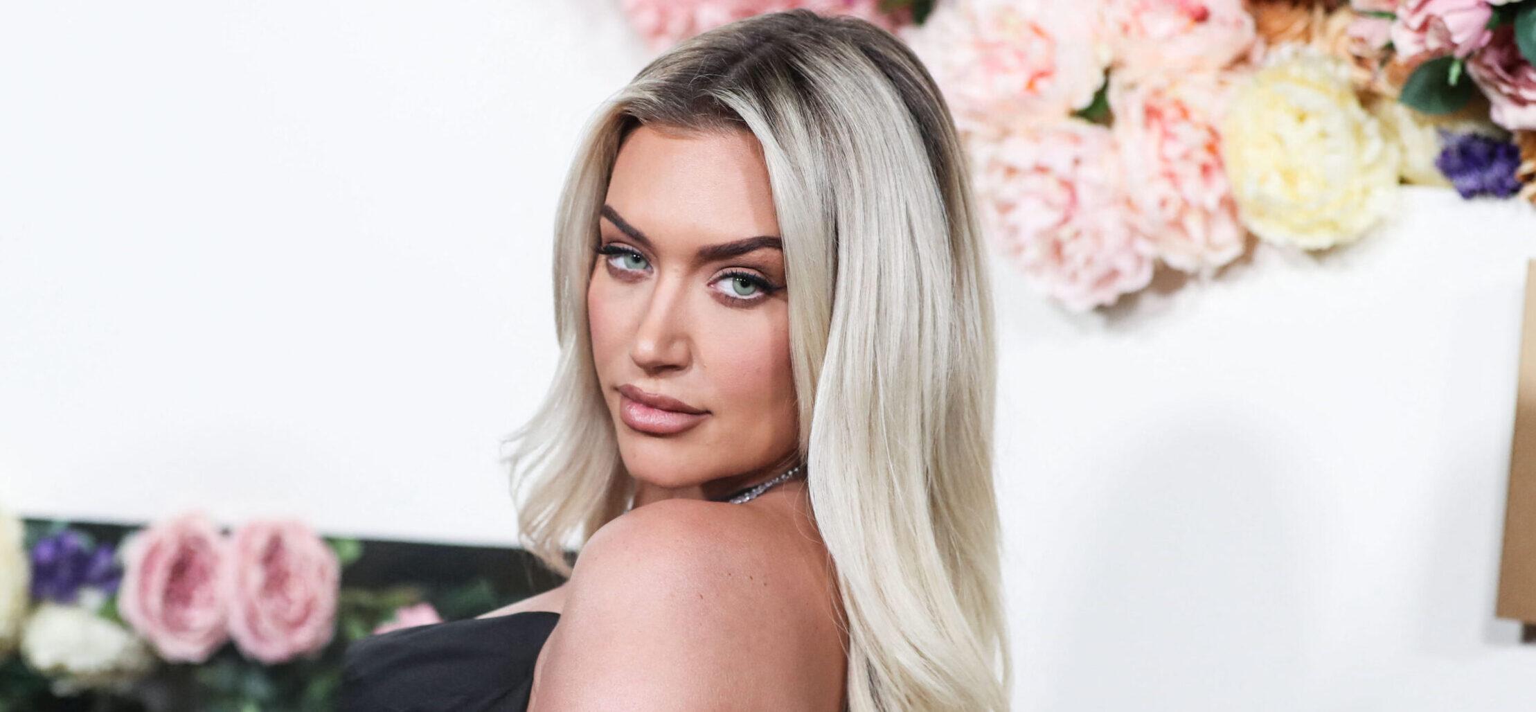 3rd Annual #REVOLVEawards 2019 held at Goya Studios on November 15, 2019 in Hollywood, Los Angeles, California, United States. 15 Nov 2019 Pictured: Anastasia Stassie Karanikolaou. Photo credit: Xavier Collin/Image Press Agency / MEGA TheMegaAgency.com +1 888 505 6342 (Mega Agency TagID: MEGA550796_041.jpg) [Photo via Mega Agency]