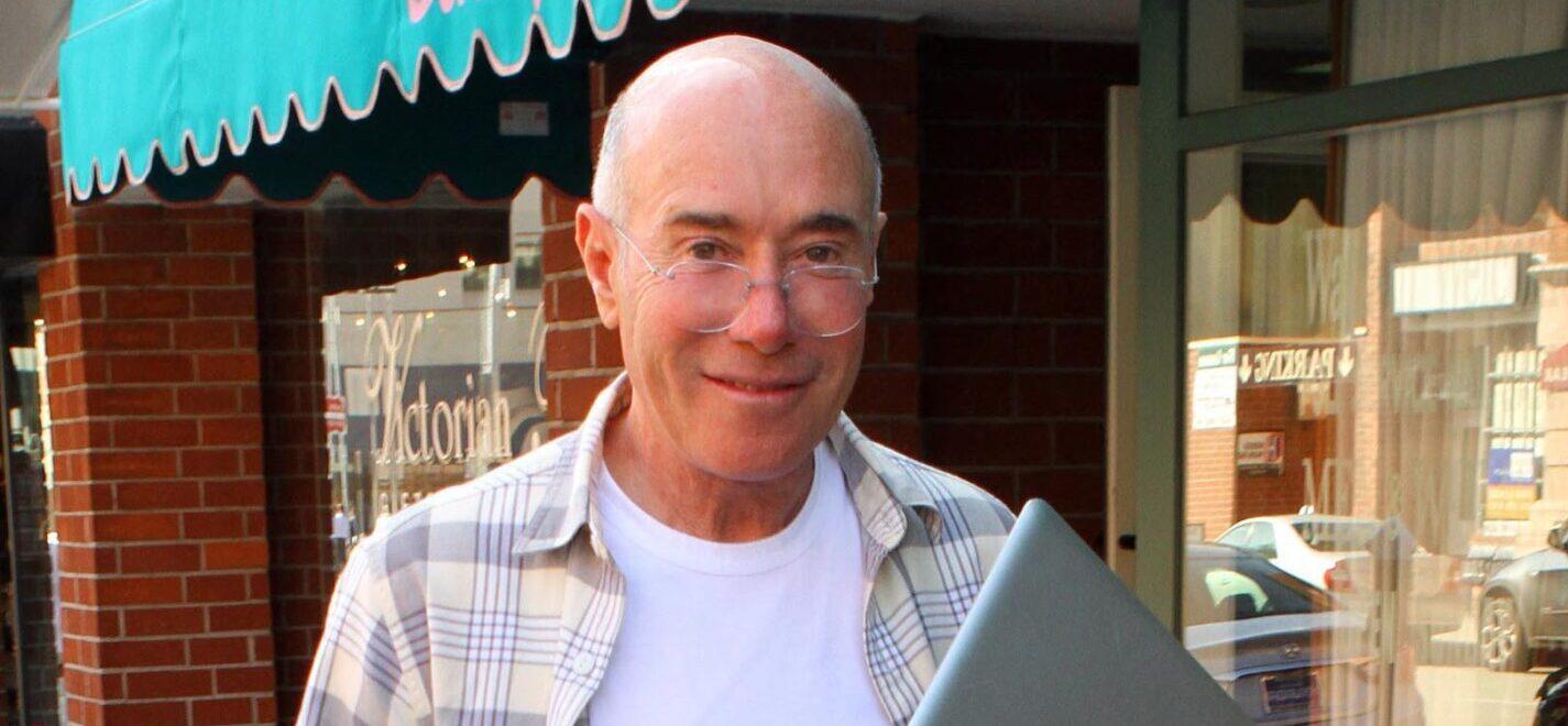 DAVID GEFFEN WITH LAPTOP OUT IN BEVERLY HILLS