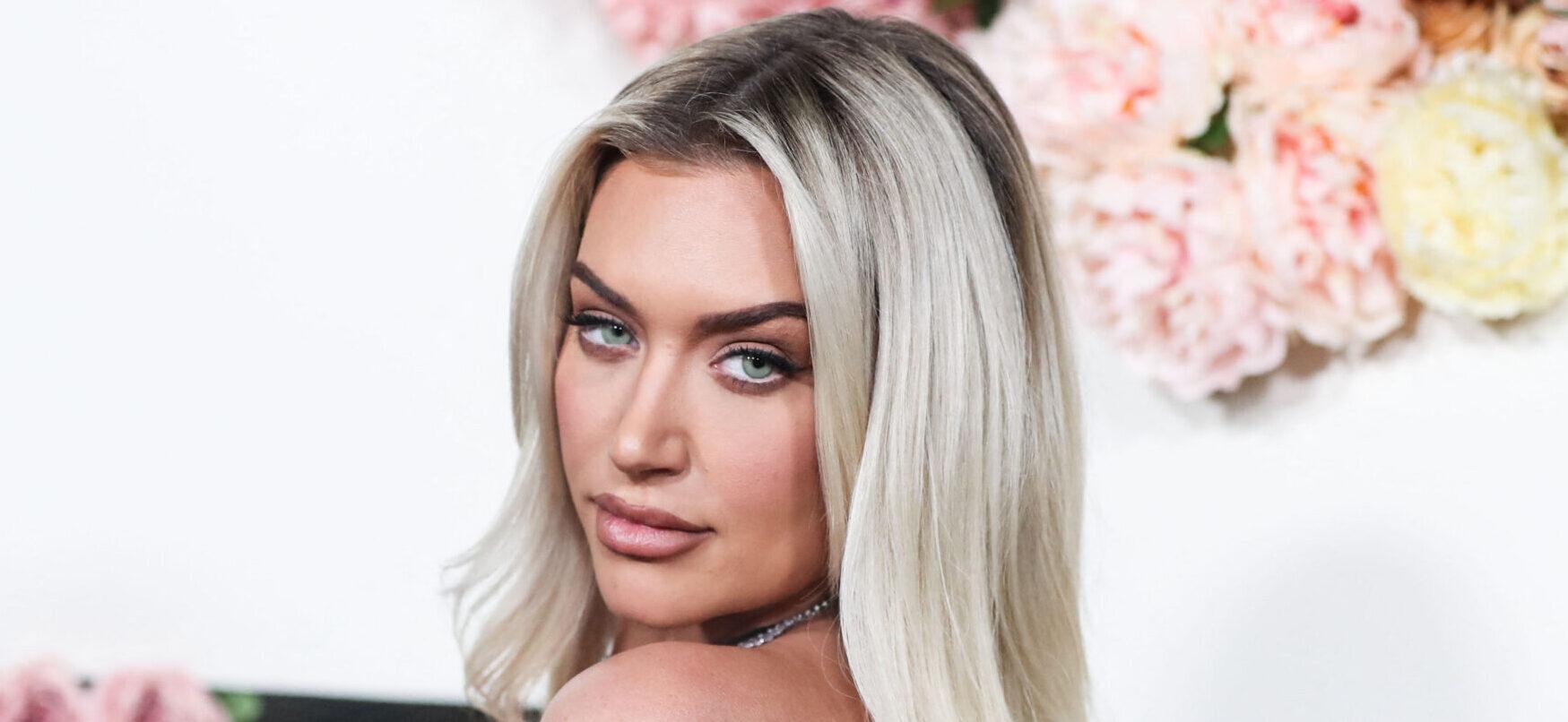 3rd Annual #REVOLVEawards 2019 held at Goya Studios on November 15, 2019 in Hollywood, Los Angeles, California, United States. 15 Nov 2019 Pictured: Anastasia Stassie Karanikolaou. Photo credit: Xavier Collin/Image Press Agency / MEGA TheMegaAgency.com +1 888 505 6342 (Mega Agency TagID: MEGA550796_041.jpg) [Photo via Mega Agency]