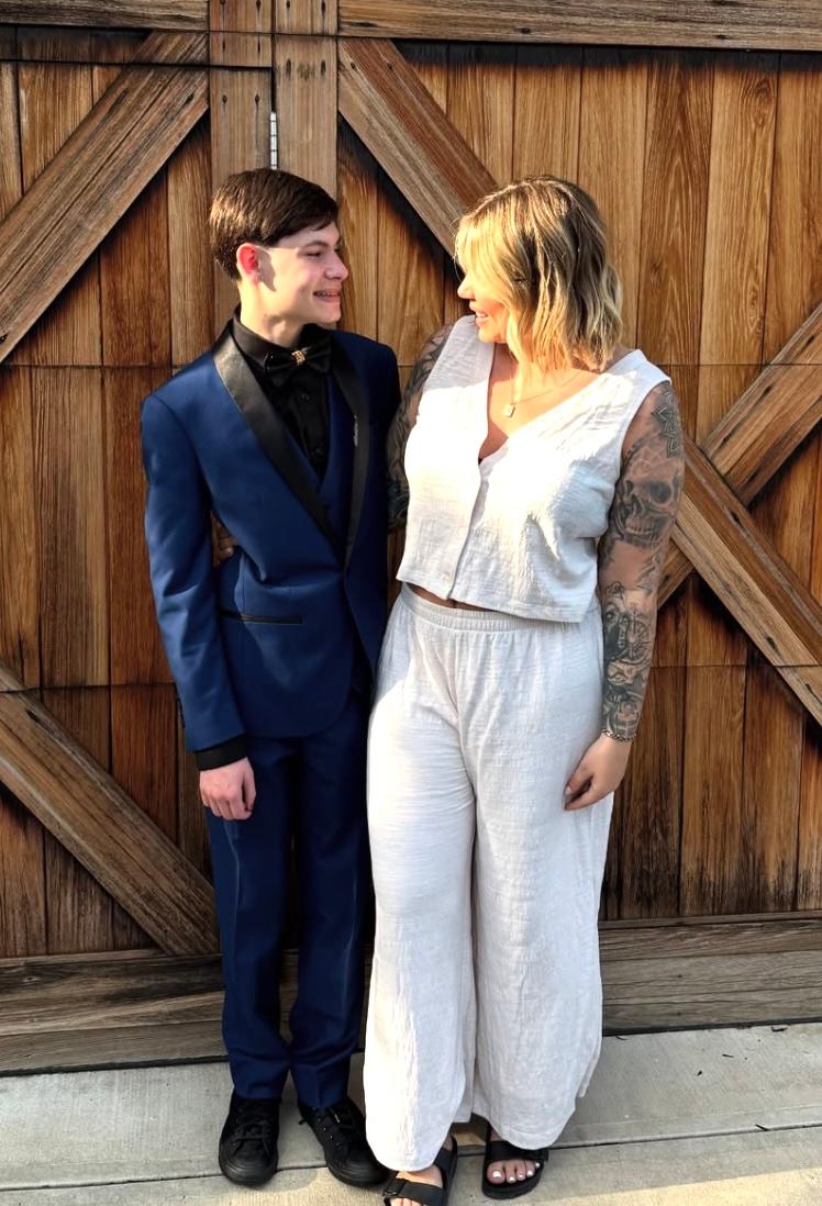 Kailyn Lowry and Elliot posing