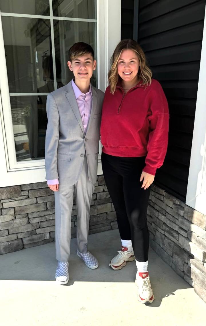 Kailyn Lowry and Elliot posing